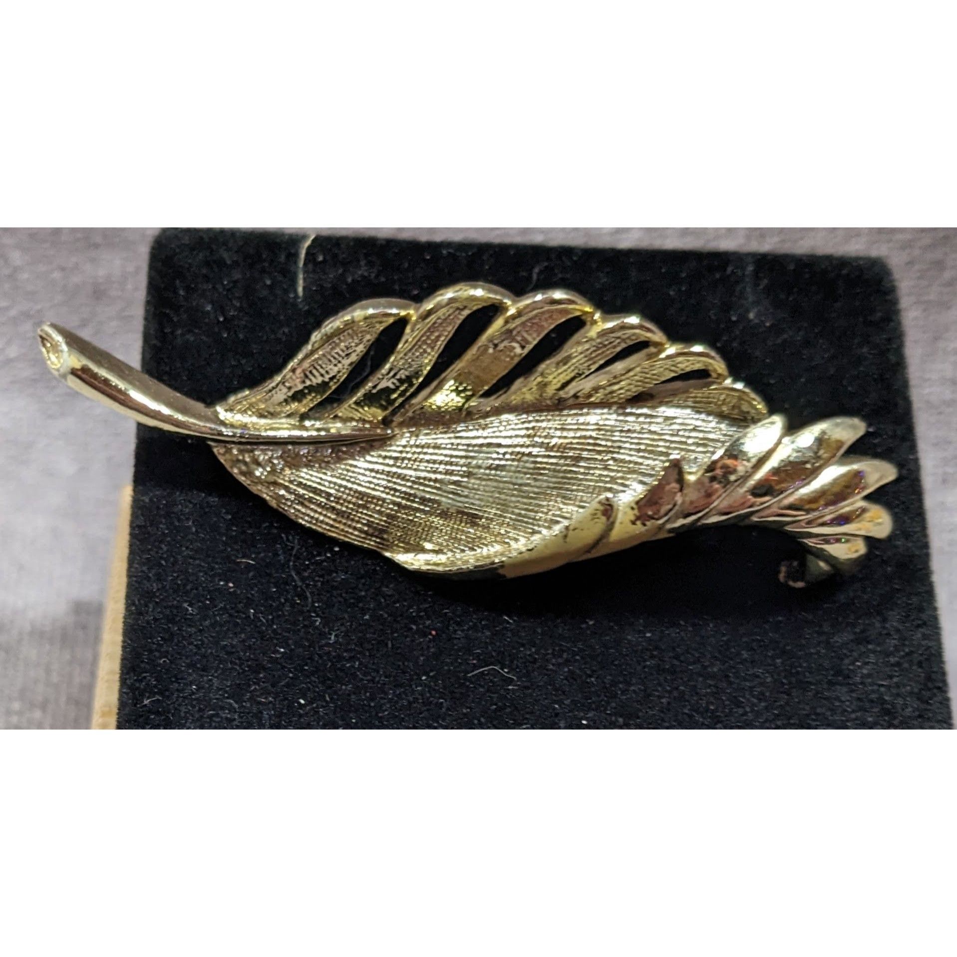 Other Vintage Gerry's Gold Tone Feather Pin With Cream Enamel Size ONE SIZE - 5 Thumbnail