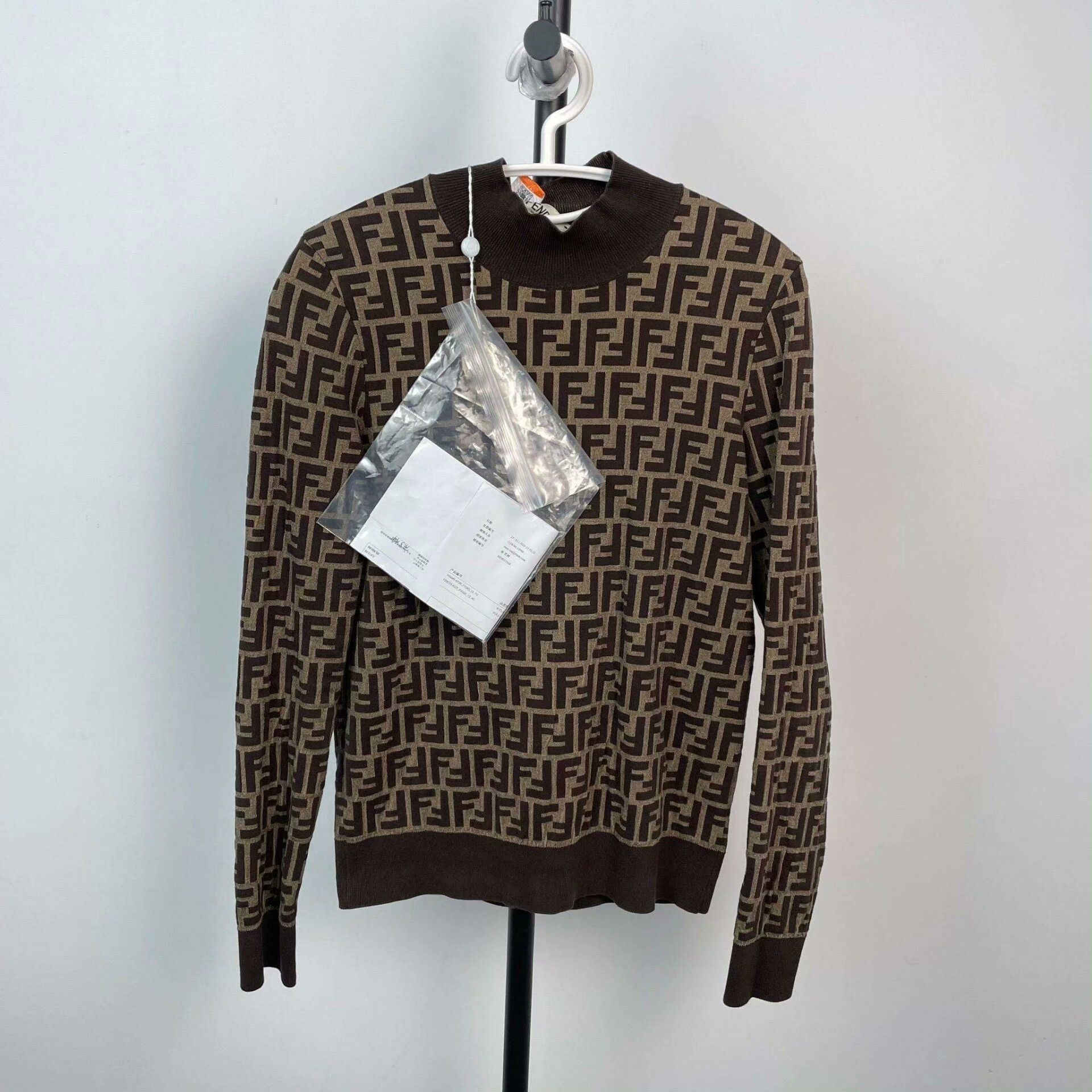Fendi Fendi Knit Gray Sweater 40 Men Size US M / EU 48-50 / 2 - 1 Thumbnail