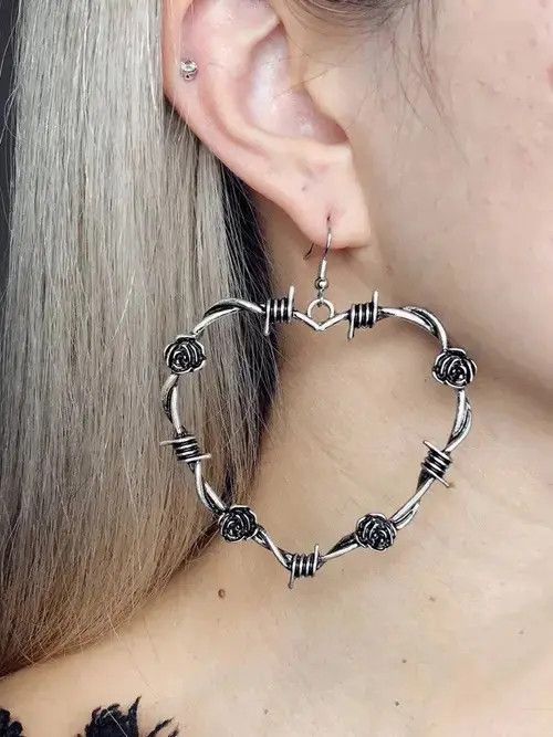 Japanese Brand × Vintage Gothic Rose Barbed Wire Heart Earrings for Women Size ONE SIZE - 3 Thumbnail