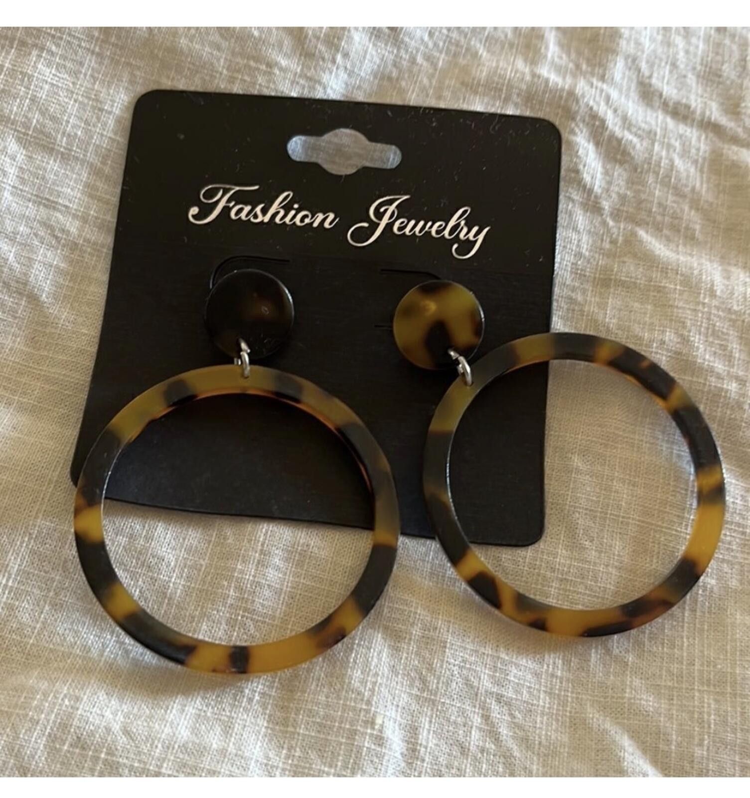 Other Fashion jewelry light weight earrings Size ONE SIZE - 2 Thumbnail