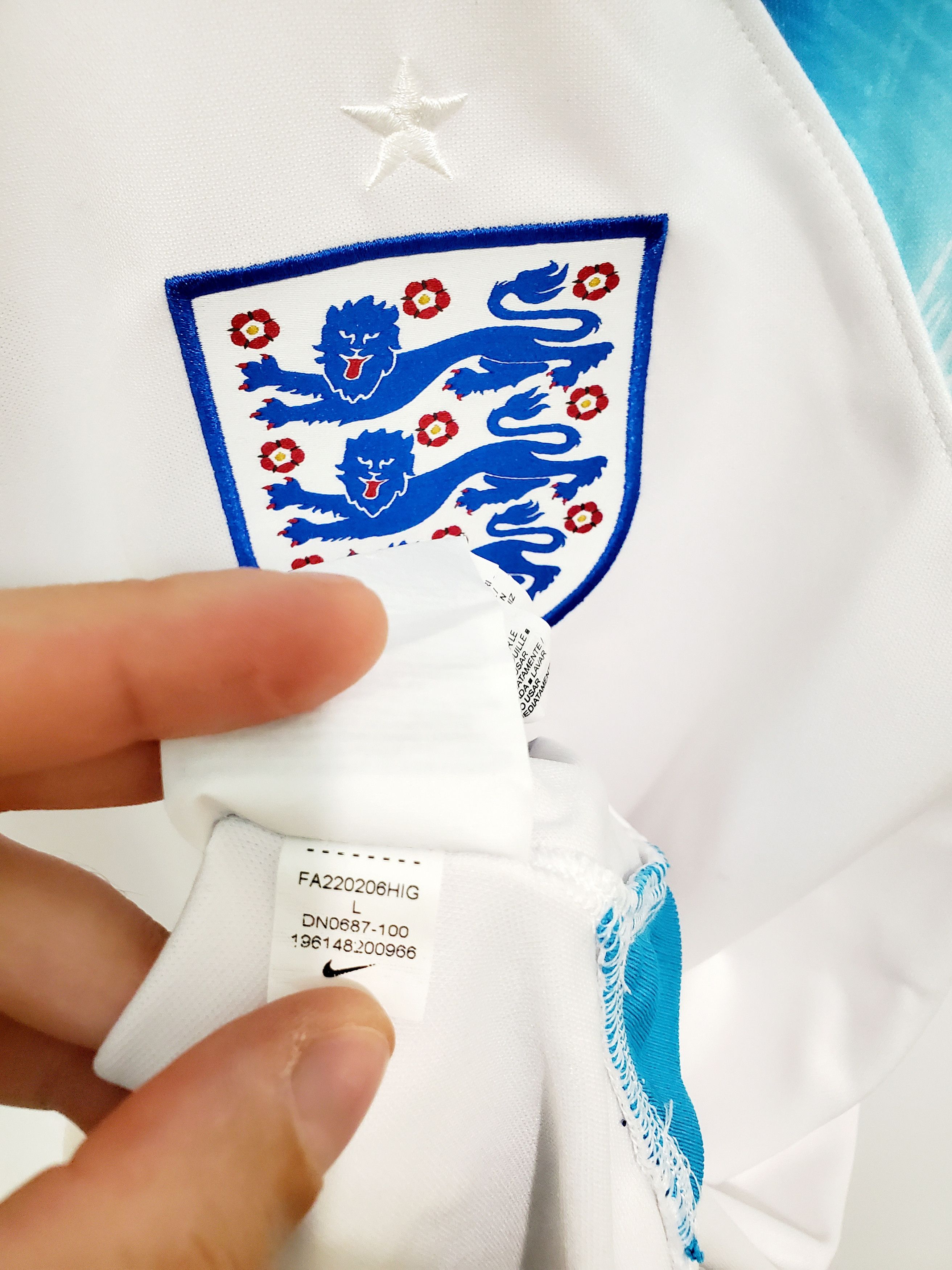 Nike ENGLAND 2022 HOME soccer jersey # 17 Saka ideal condition L Size US L / EU 52-54 / 3 - 6 Thumbnail