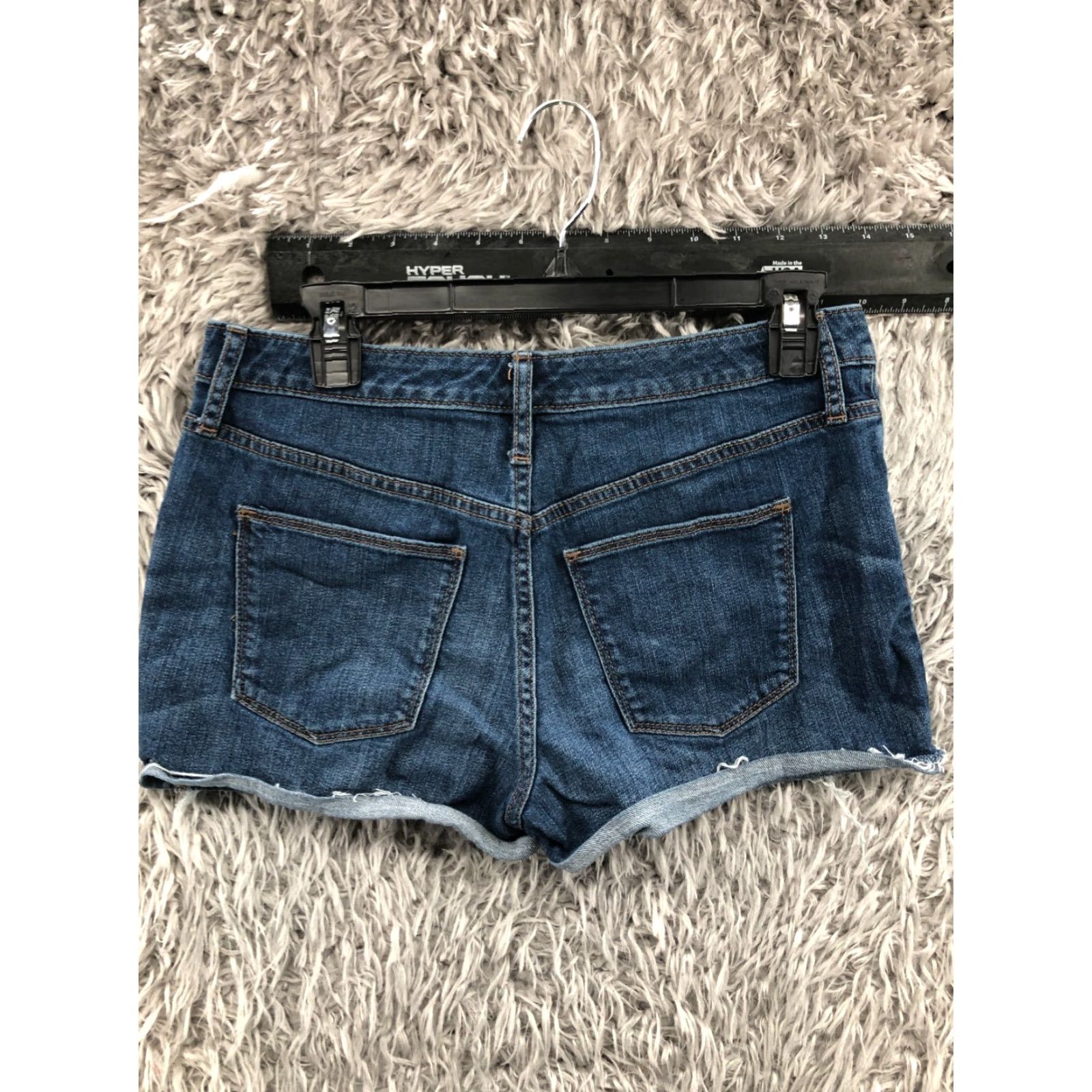 Vintage Universal Thread High Rise Shorts Womens 6 Medium Wash Blue Cut-Off Casual Denim 5-Pocket. Size 28" / US 6 / IT 42 - 4 Thumbnail
