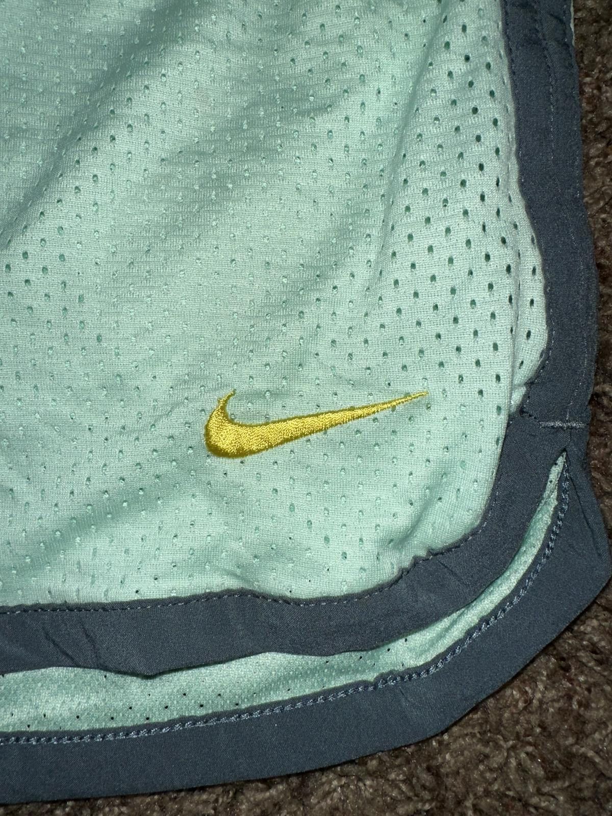 Nike Nike Women’s Flat Front Elastic Waist Dri-Fit Mesh Running Shorts Size 26" / US 2 / IT 38 - 5 Thumbnail
