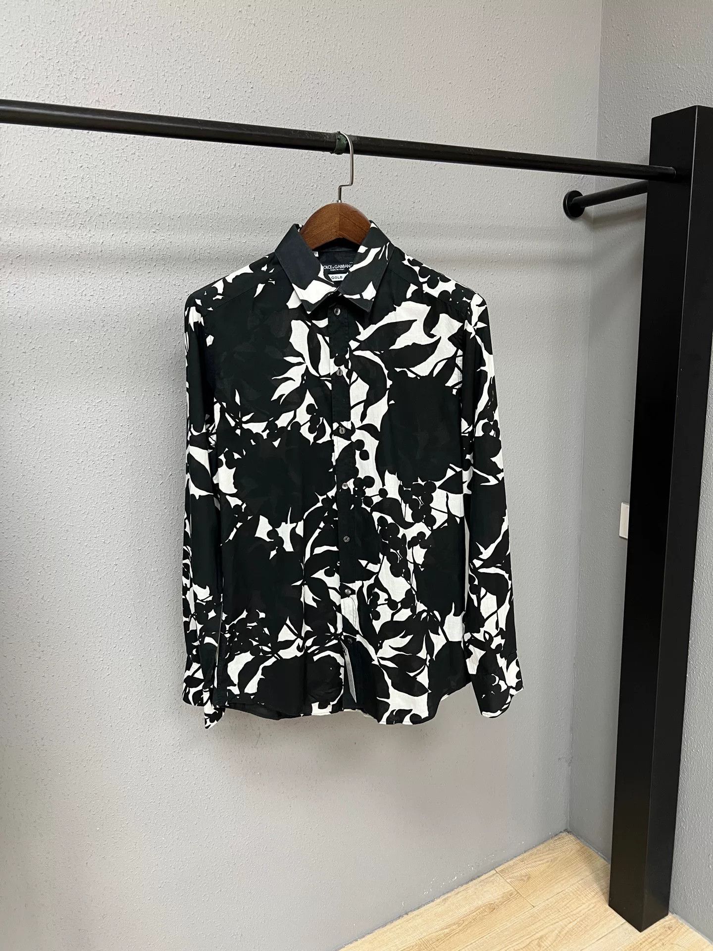 Dolce & Gabbana black and white D&G shirt Size US M / EU 48-50 / 2 - 1 Thumbnail