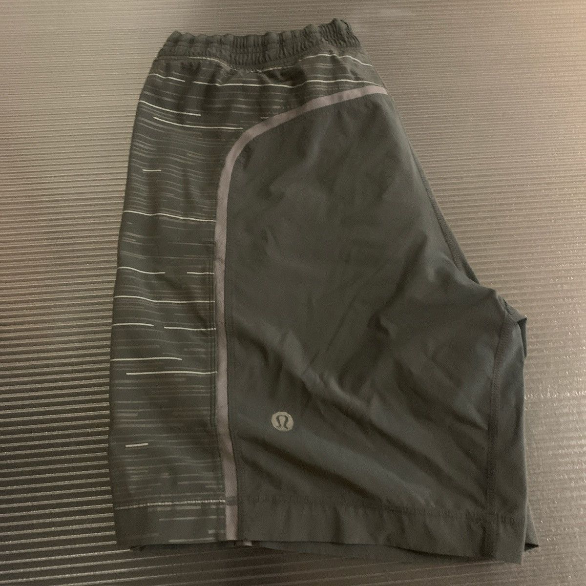 Lululemon Lululemon grey pace breaker lined 9” shorts XL Size US 38 / EU 54 - 4 Thumbnail