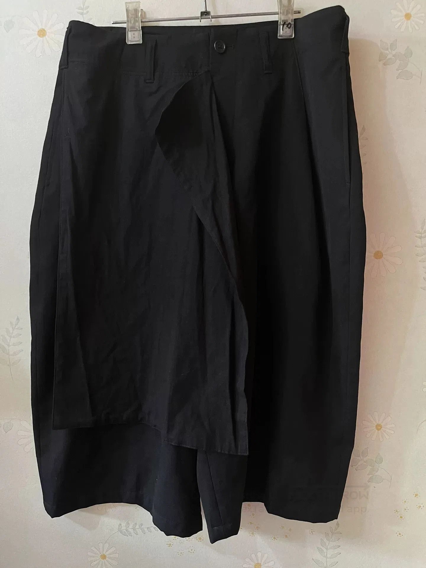 Yohji Yamamoto Yohji Yamamoto Black Wool Culottes. Size 24" / US 00 / IT 34 - 1 Thumbnail