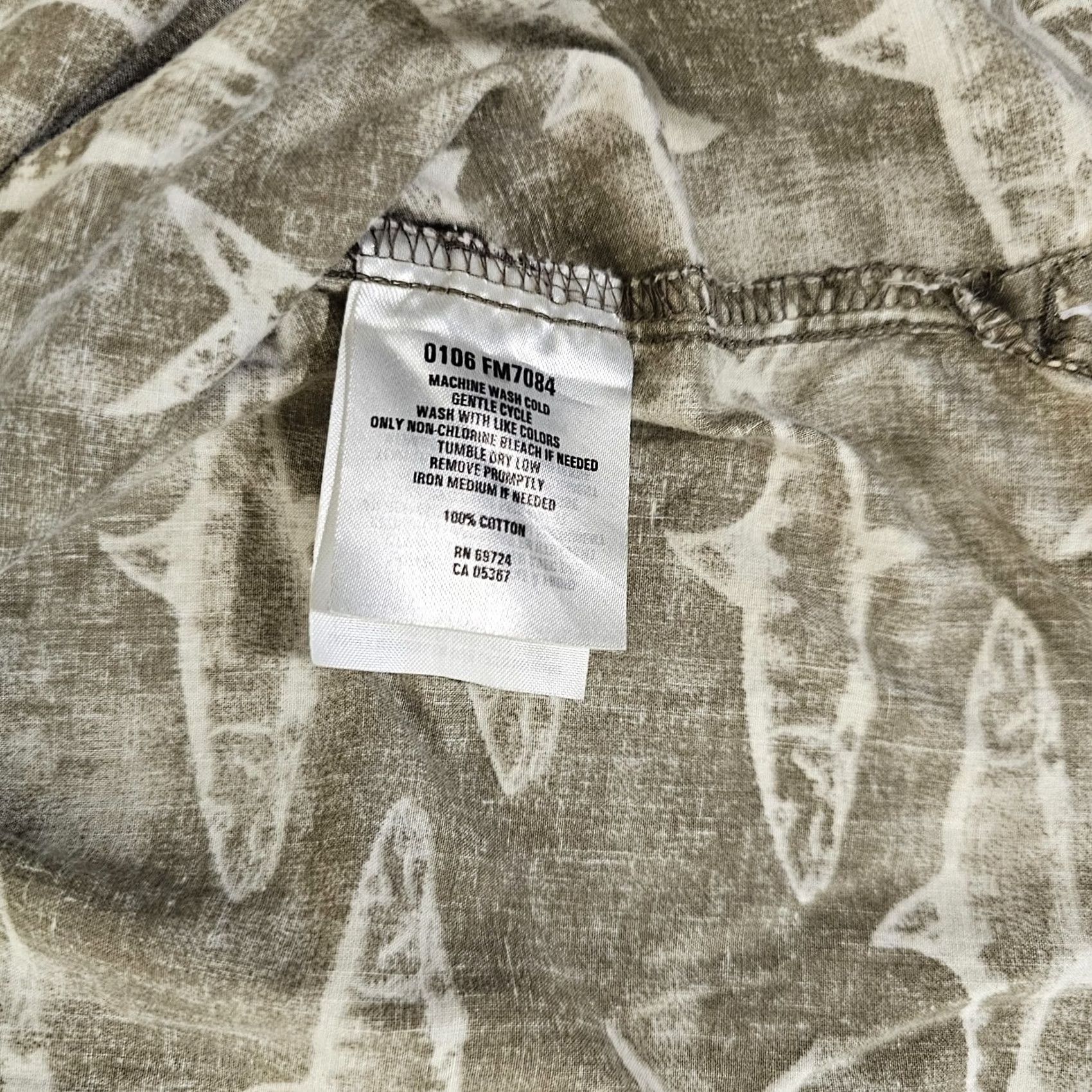 Vintage Columbia Men’s Shirt Button-Up Short Sleeve Shark Print Cotton Brown Large M Casual Lightweigh t Pockets Fish Theme Size US M / EU 48-50 / 2 - 4 Thumbnail