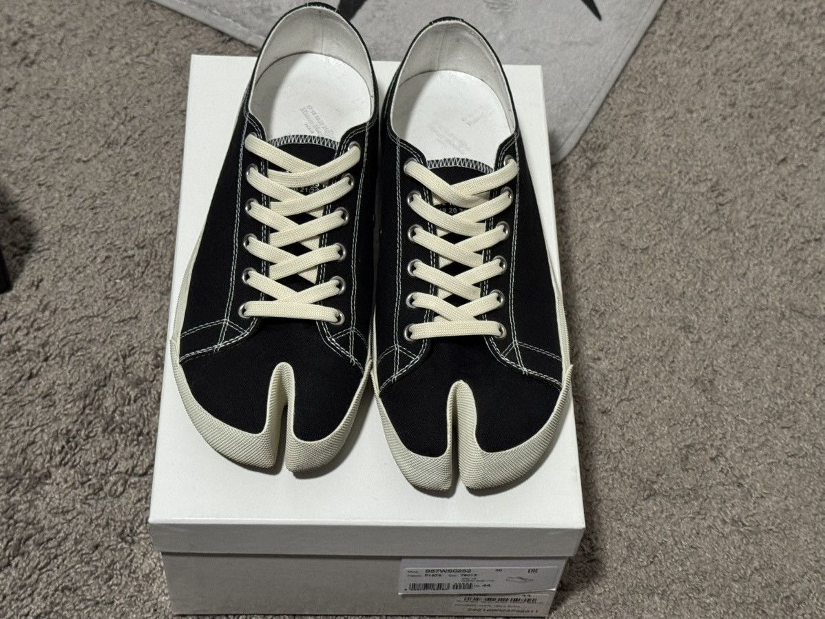 Maison Margiela Maison Margiela Tabi Sneakers Size US 11 / EU 44 - 2 Thumbnail