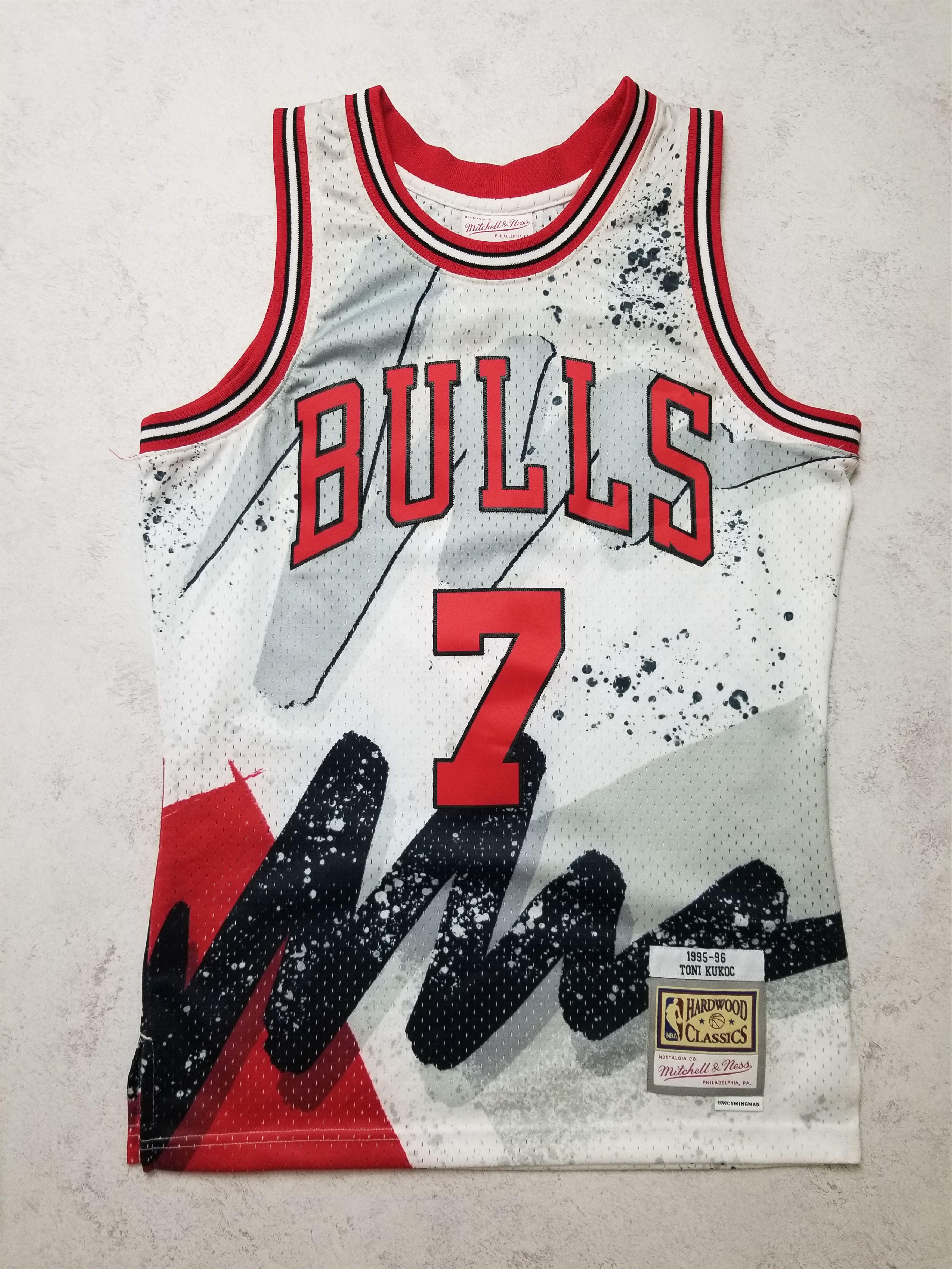 Mitchell & Ness Chicago Bulls 7 Toni Kukoc Hyper Hoops Swingman Jersey Size US S / EU 44-46 / 1 - 1 Thumbnail