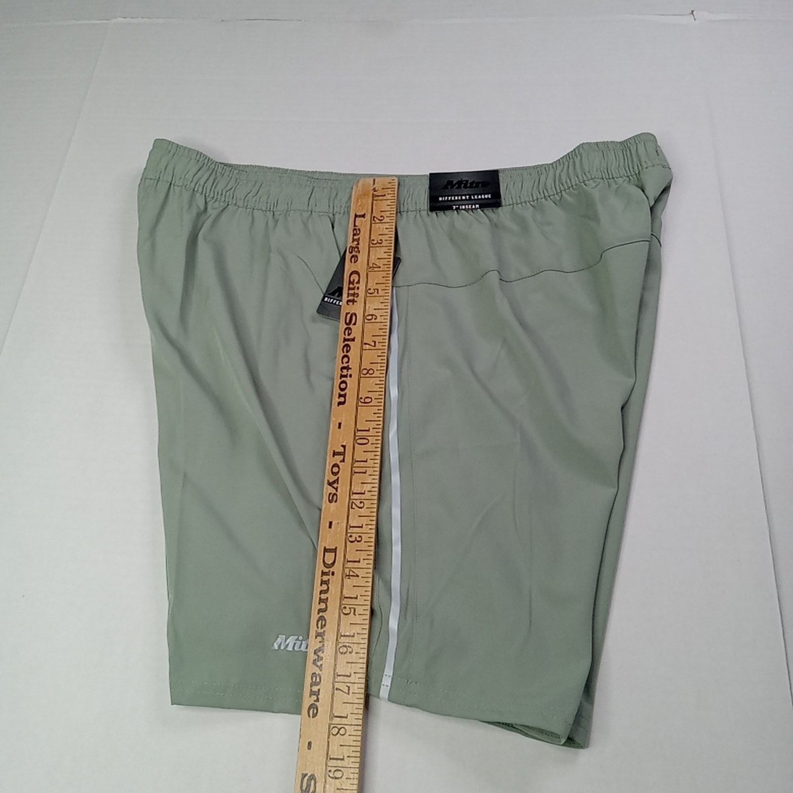 Other Mitre Men’s XL Elastic Waist Green Shorts With 7” Inseam NWT Size US 38 / EU 54 - 9 Thumbnail