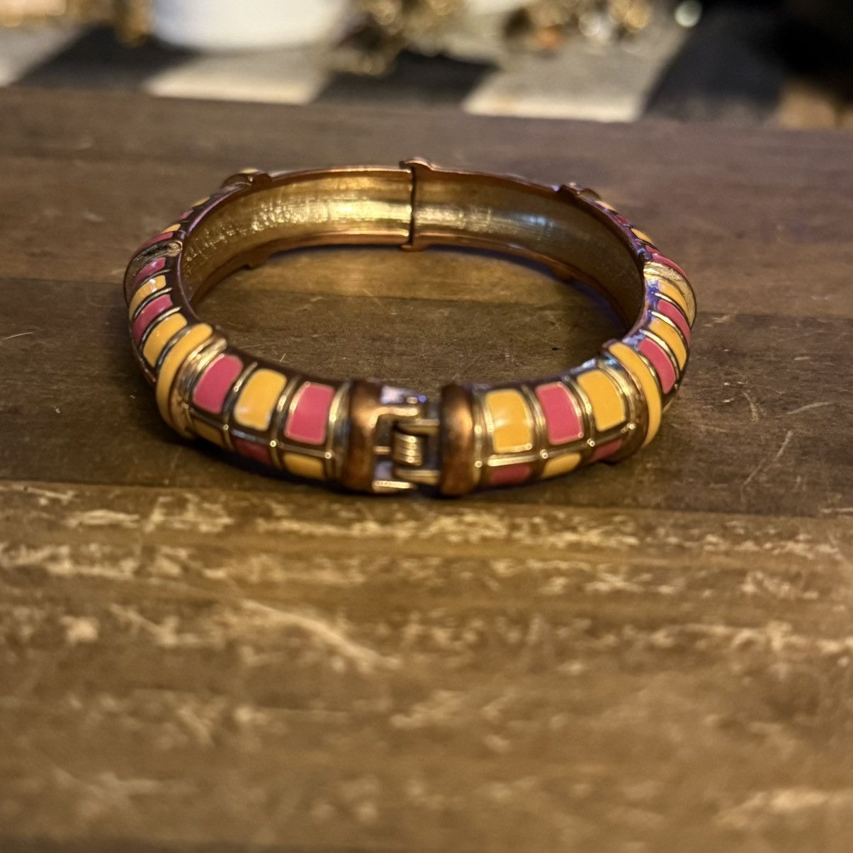 Vintage Vintage gold tone pink & peach enamel hinged bangle bracelet Size ONE SIZE - 6 Thumbnail