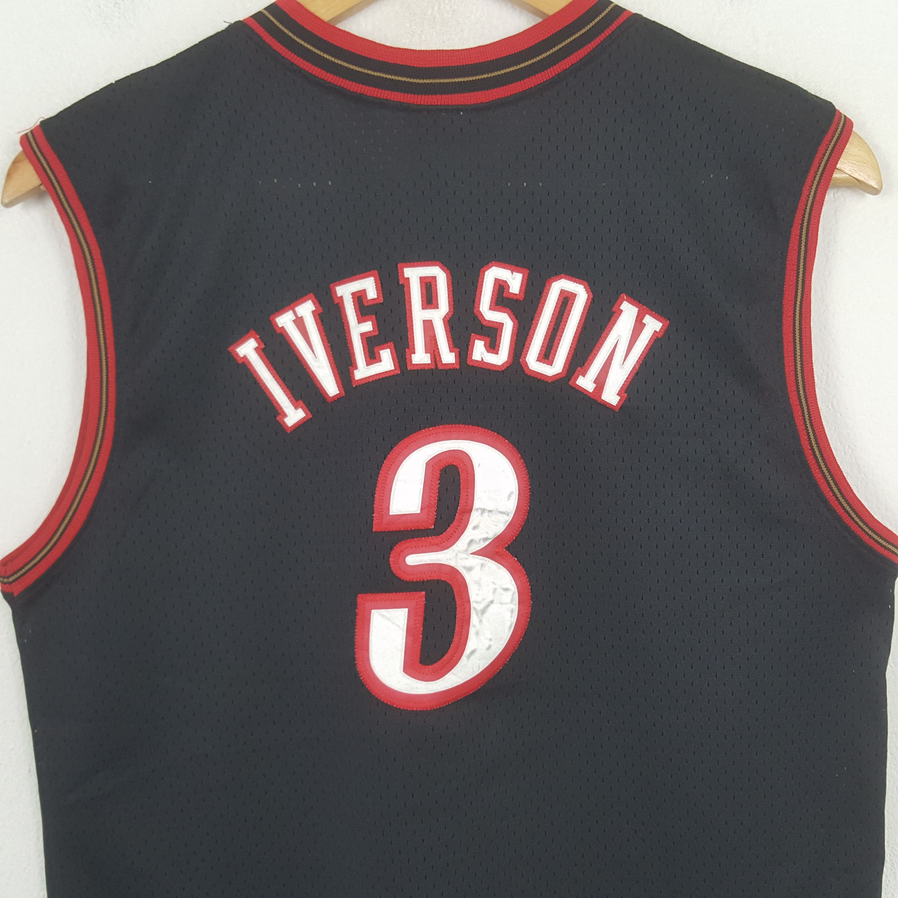 Nike Vintage NIKE Sixers 3 Allen Iverson NBA Tshirt RR17 Size US S / EU 44-46 / 1 - 5 Thumbnail