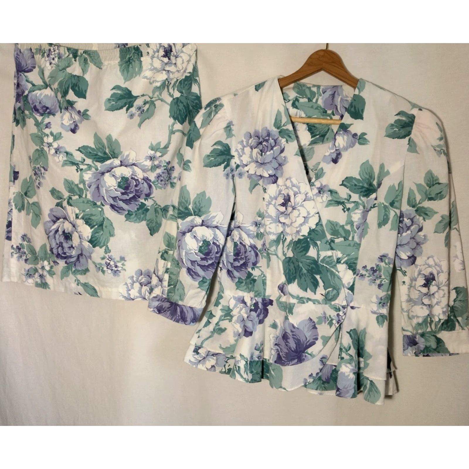 Vintage Vintage Outfit Set White Purple Peony Floral Peplum Top Skirt 2 Piece Shirt Bottom Women Size 10 Size L / US 10 / IT 46 - 2 Thumbnail