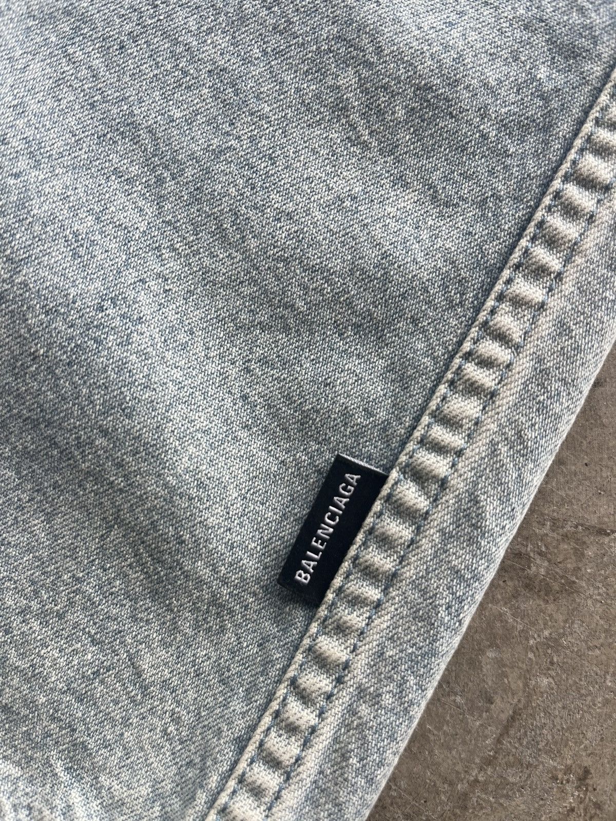 Balenciaga Oversized denim shirt Size US M / EU 48-50 / 2 - 7 Thumbnail