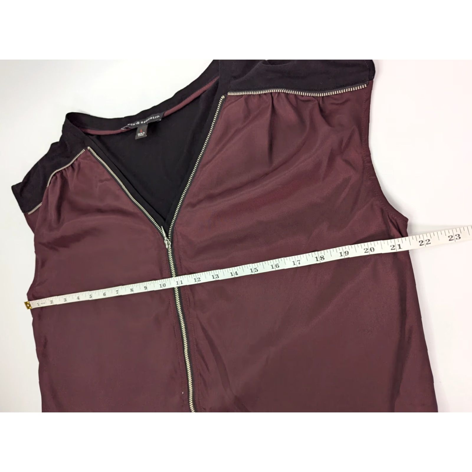 Vintage Rock & Republic Zip-Front Detail V-Neck Burgundy Women's Top Size Large Size L / US 10 / IT 46 - 4 Thumbnail