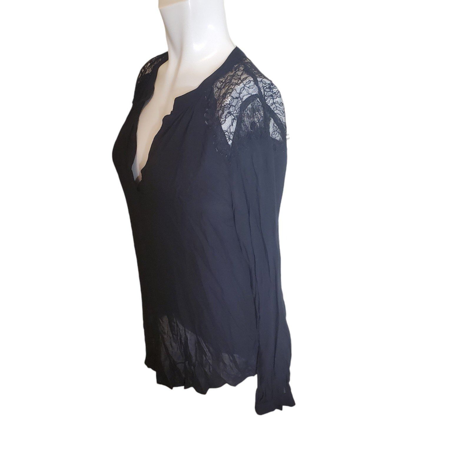 Velvet Velvet by Graham & Spencer Lace Inset Top Sheer V Neck Shirt Size M / US 6-8 / IT 42-44 - 2 Thumbnail