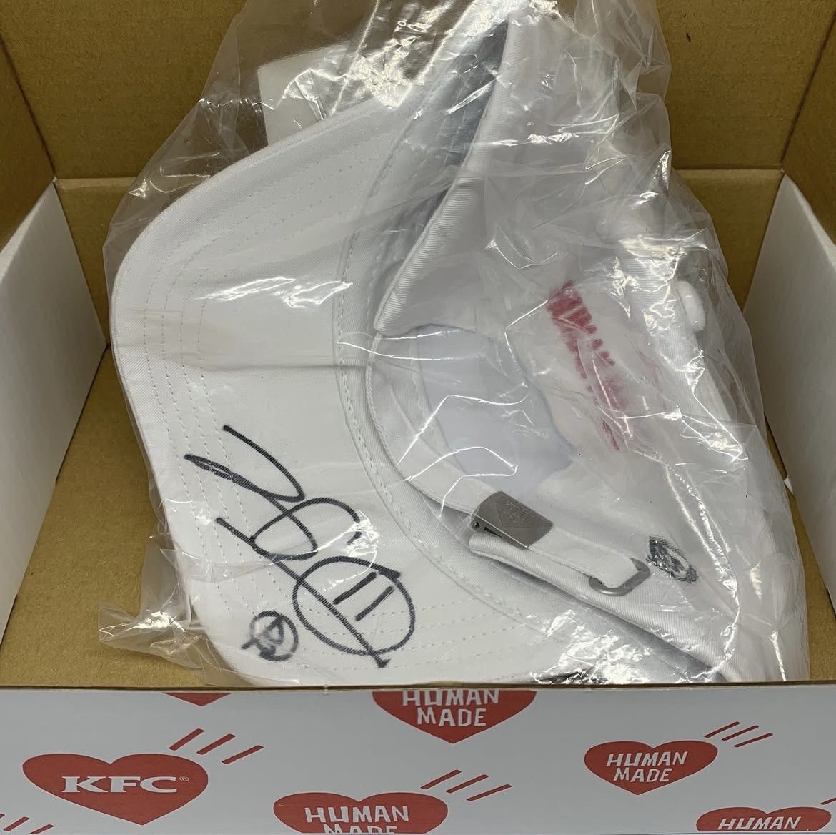 Human Made RARE 2018 NYC SIGNED BY NIGO HUMAN MADE X KFC HAT Size ONE SIZE - 4 Thumbnail