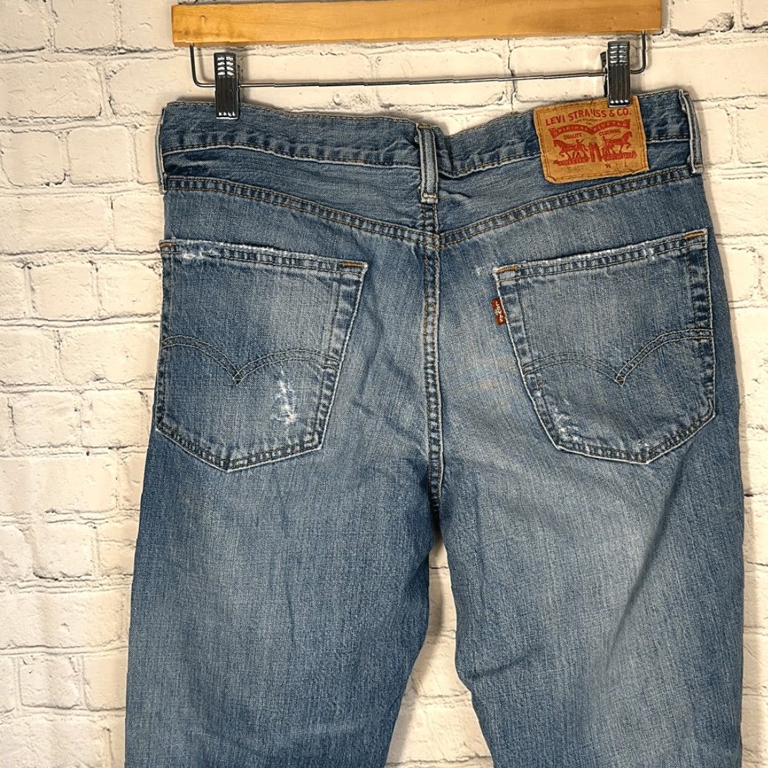 Vintage Levi’s Men’s 541 Athletic Fit Distressed Jeans W32 x L32 Blue Regular Jeans Men Size 32 32 Distressed Athletic Straight style 541 Size US 32 / EU 48 - 7 Thumbnail