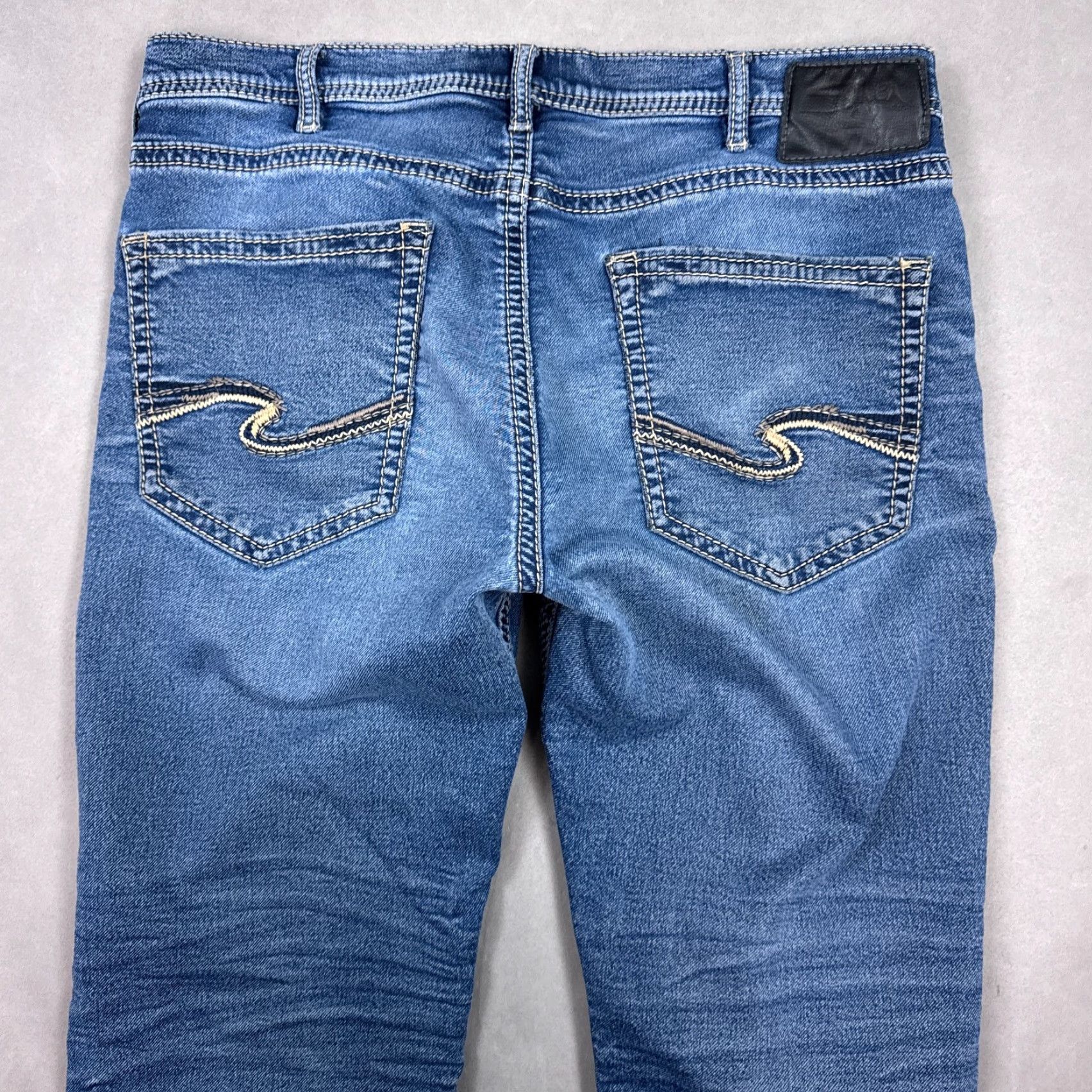 Silver Jeans Co. Silver Jeans Grayson 36x32 Blue Jeans Regular Adult Mens Distressed Stretch 5-Pocket Denim Cotton Blend Medium Wash Vintage No Size US 34 / EU 50 - 4 Thumbnail