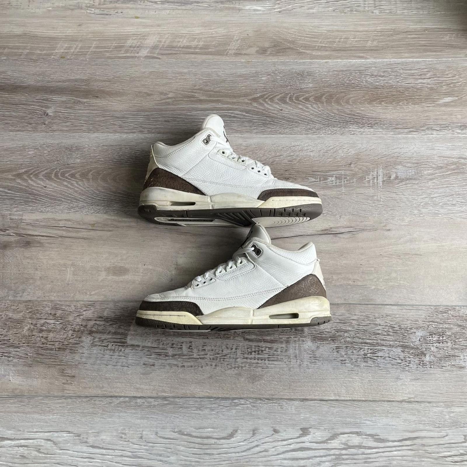 Jordan Brand NIKE • JORDAN 3 OG "2001 White/Dark Mocha" (11M) Size US 11 / EU 44 - 1 Thumbnail
