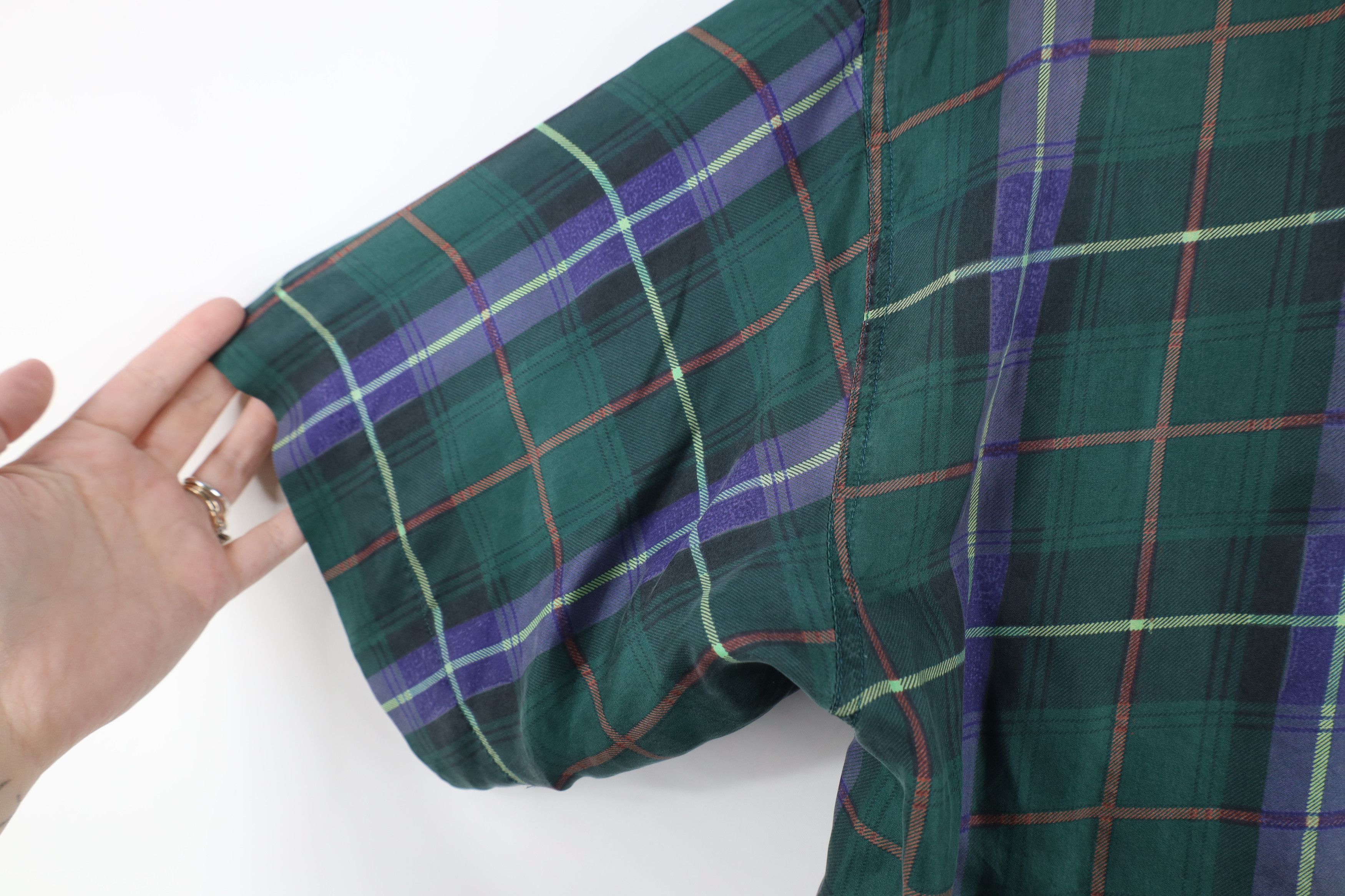 Vintage Vintage 90s Streetwear Fit Silk Collared Button Shirt Plaid Size US S / EU 44-46 / 1 - 7 Thumbnail
