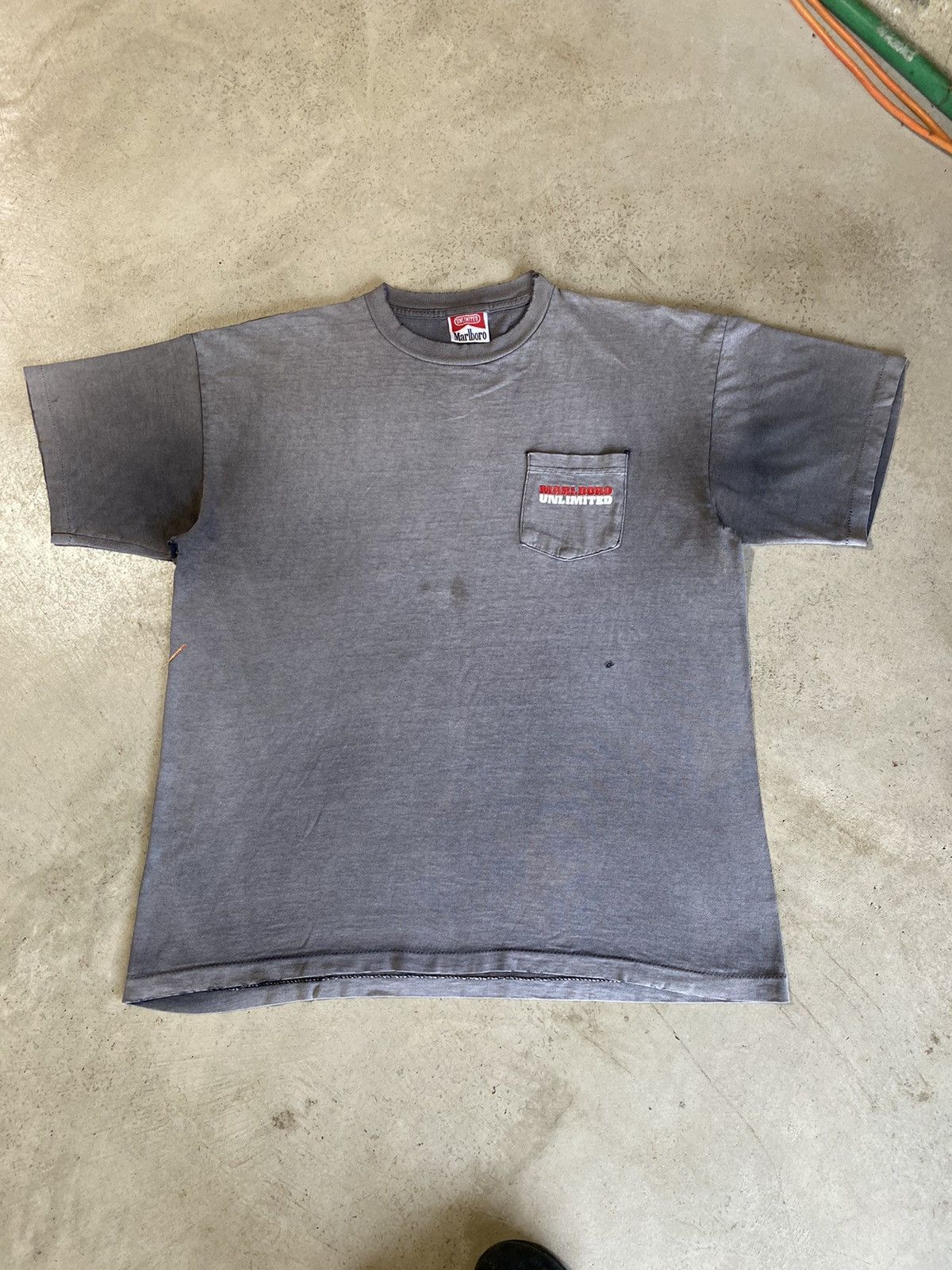 4GSELLER × Marlboro × Vintage Vintage Marlboro Unlimited Lizard Gecko Smoked Faded Shirt Size US XL / EU 56 / 4 - 11 Thumbnail