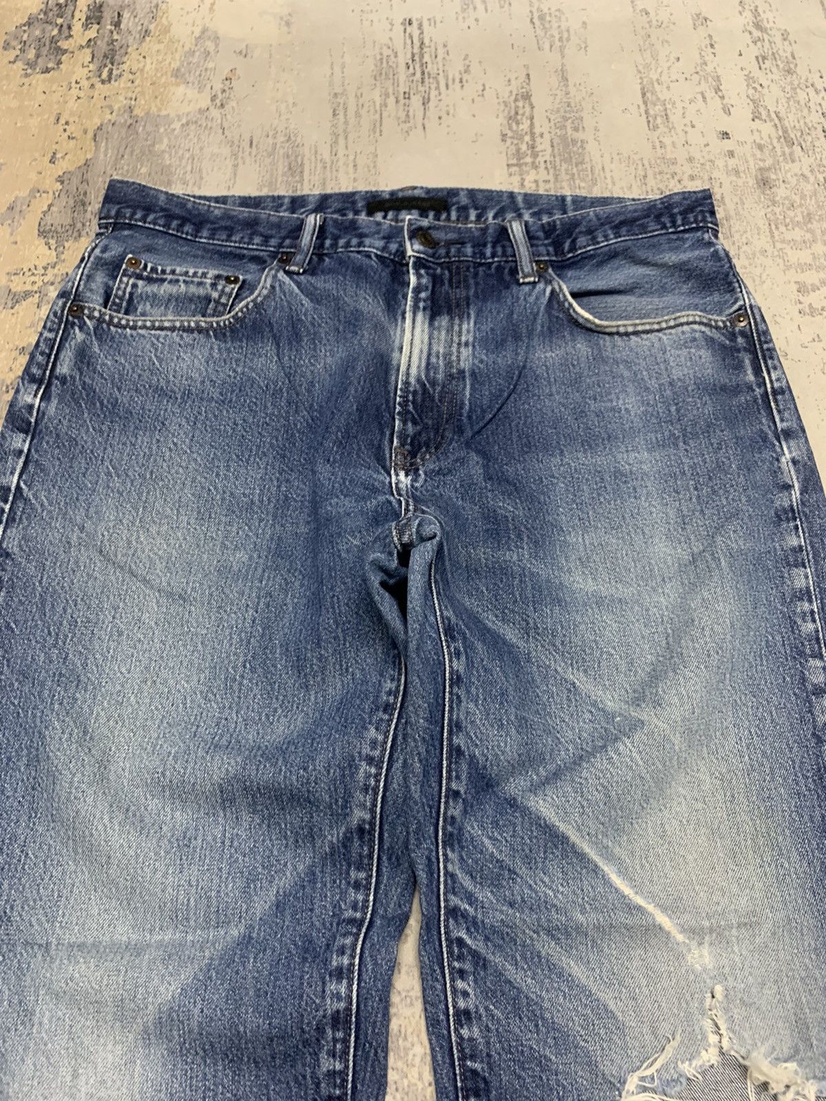 Japanese Brand Vintage Uniqlo Distressed Faded Blue Straight Leg Denim Jean Size US 35 - 5 Thumbnail