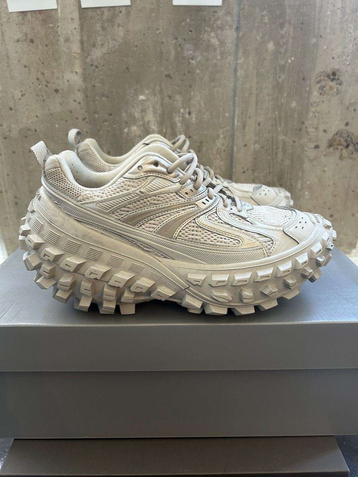 Balenciaga BALENCIAGA BOUNCER DEFENDER SNEAKER Size US 8 / EU 41 - 1 Thumbnail