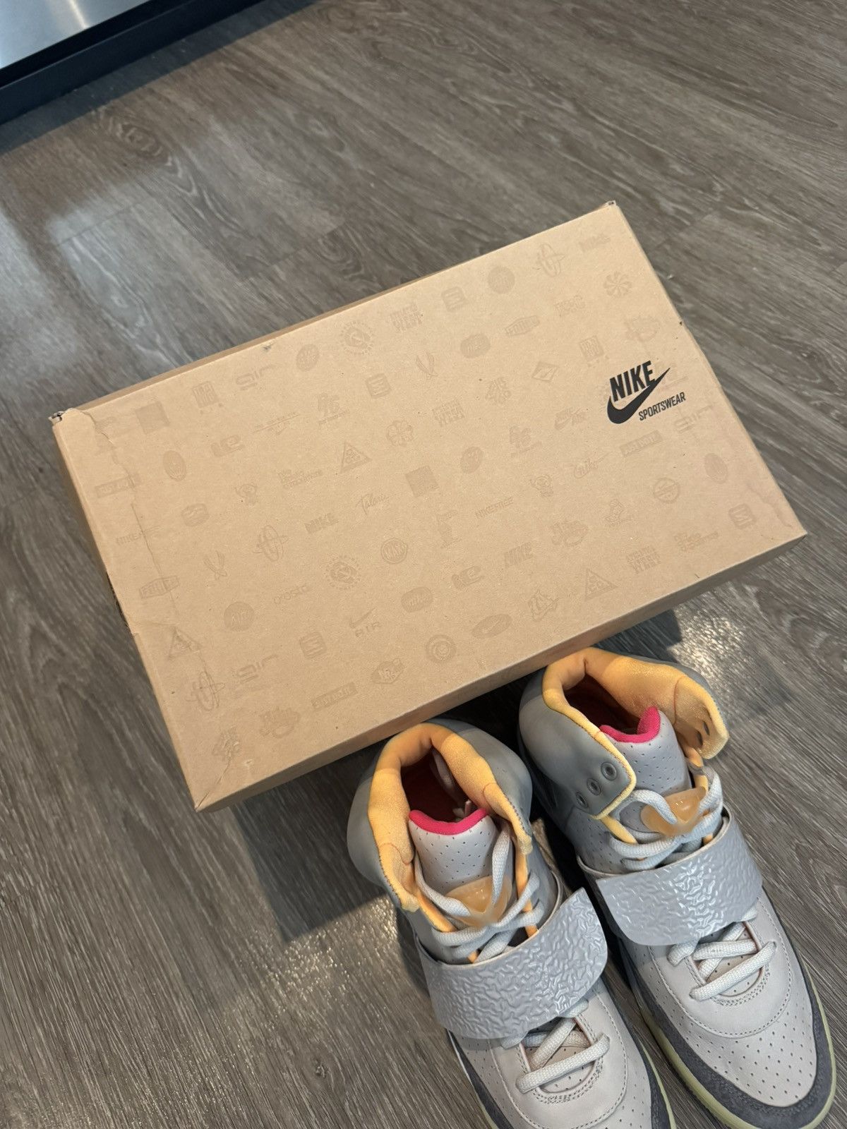 Kanye West × Nike 2009 Nike Air Yeezy Zen Grey Size 9 Brand New Size US 9 / EU 42 - 9 Thumbnail