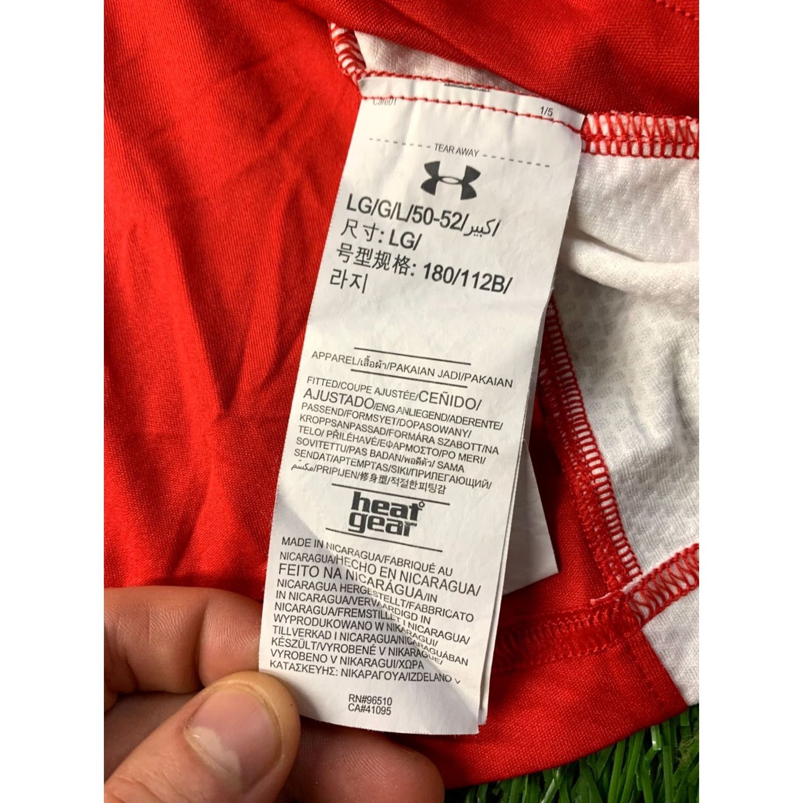 Under Armour UNDER ARMOUR HEATGEAR Shirt Men L Red and White 2018 Jersey 100% Polyester Short Sleeve Compression T-Shirt Size US L / EU 52-54 / 3 - 6 Thumbnail