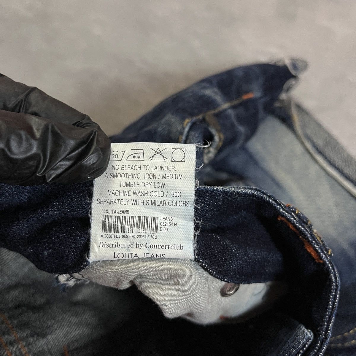 Japanese Brand 2000s Lolita Jeans - Distressed y2k Shorts Leather Pocket Size 33" - 9 Thumbnail