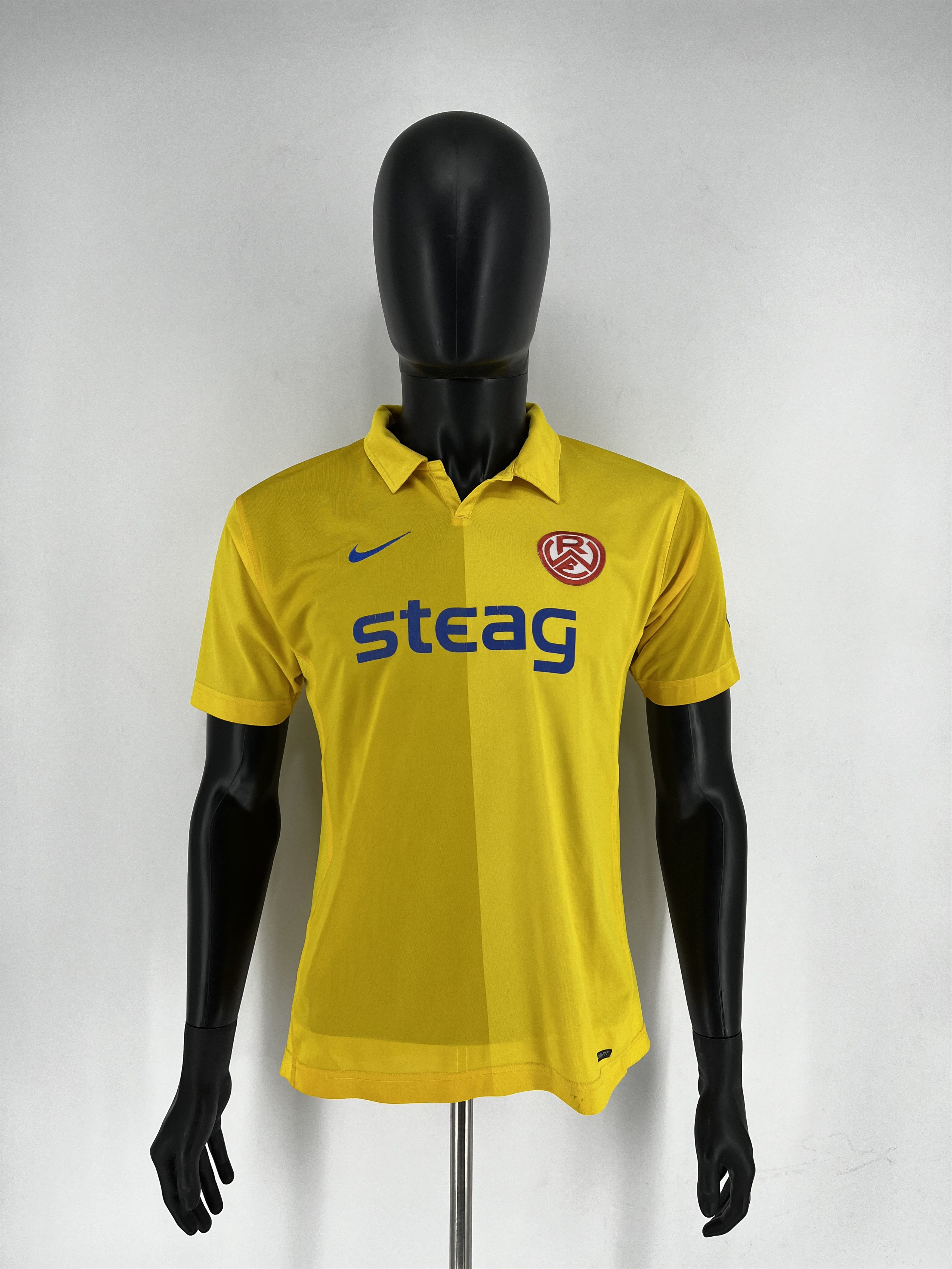 Nike Vintage Nike Rot Weiss Essen RWE Yellow Rare Jersey Shirt Size US XS / EU 42 / 0 - 2 Thumbnail