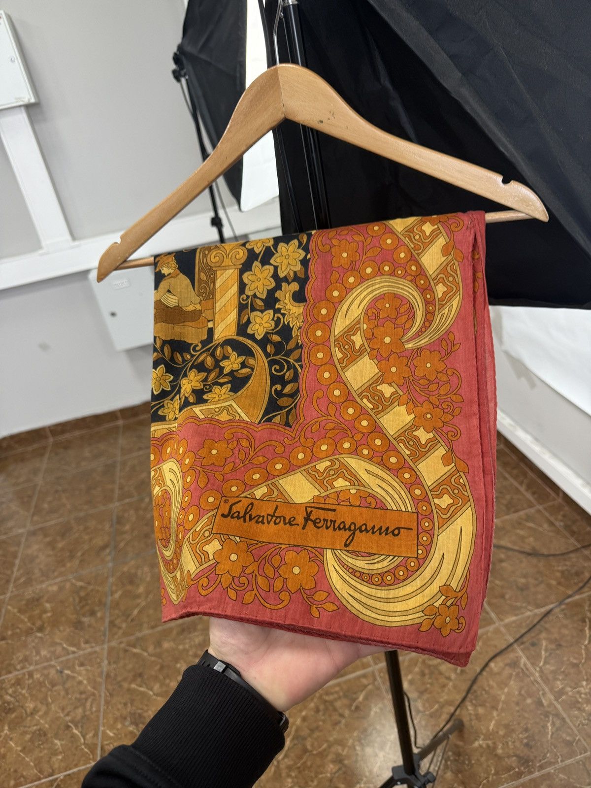 Salvatore Ferragamo 🇮🇹 Vintage 90s Salvatore Ferragamo Silk Scarf Baroque Italy Size ONE SIZE - 1 Thumbnail