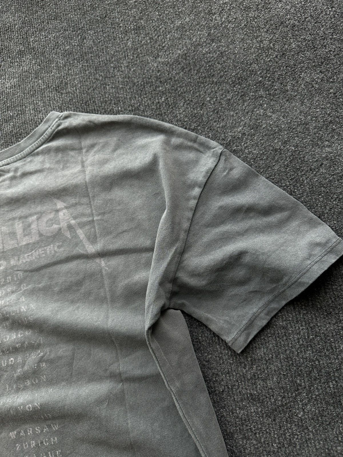 Metallica 🚨 METALLICA MEN WORLD MAGNETIC TOUR FADED GRAY LOGO Size US L / EU 52-54 / 3 - 12 Thumbnail