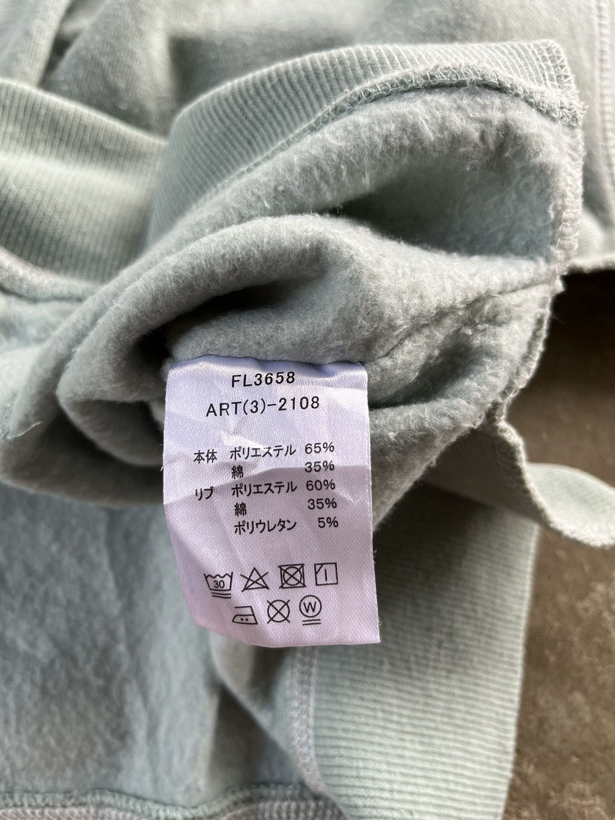 Fila × Vintage 🔥BEST OFFER🔥Fila Central Logo Velvet Hoodie like new Size US L / EU 52-54 / 3 - 4 Thumbnail