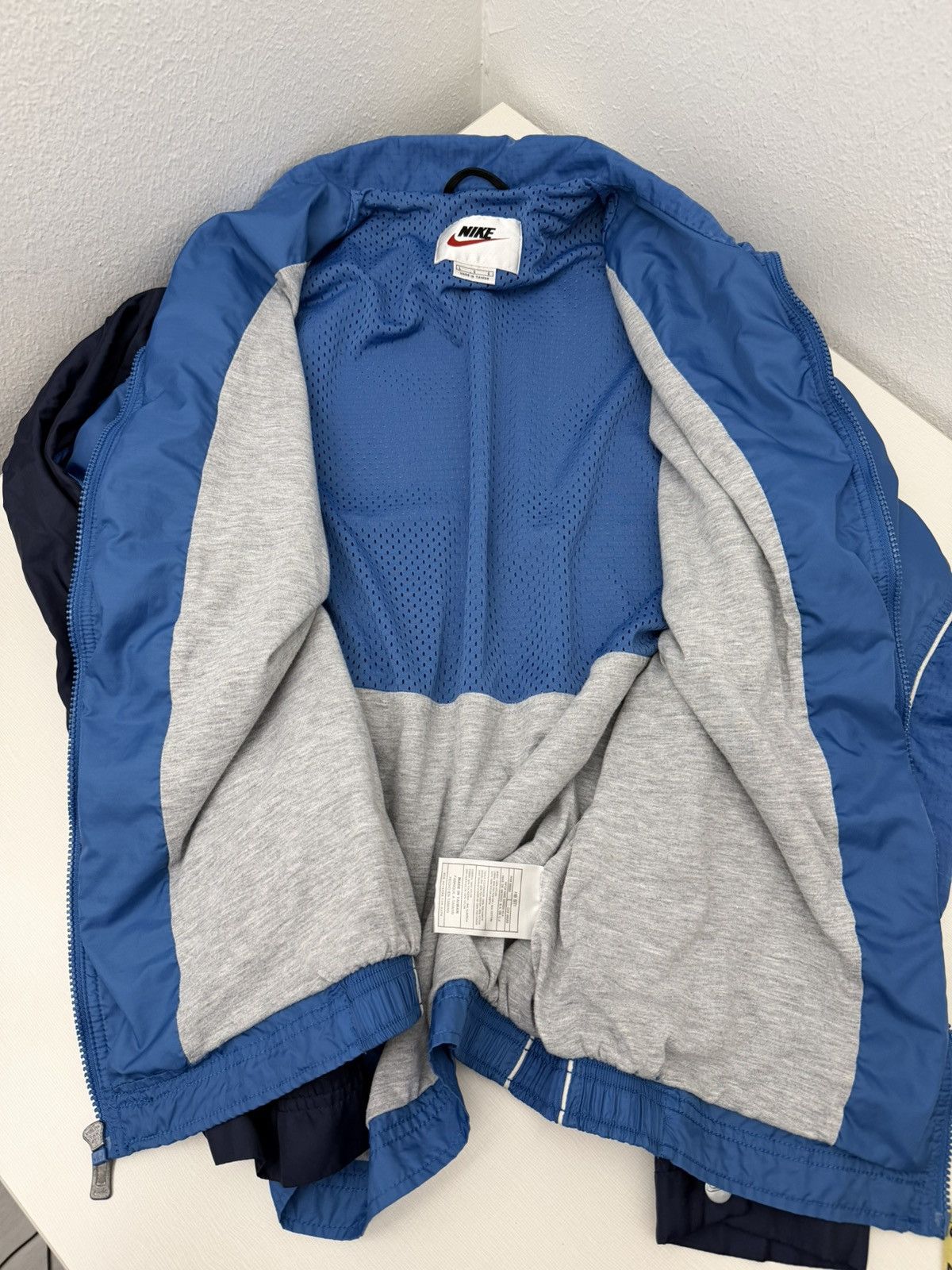 Nike Vintage 90s Nike Windbreaker Lightweight Jacket Size Large Size US L / EU 52-54 / 3 - 7 Thumbnail