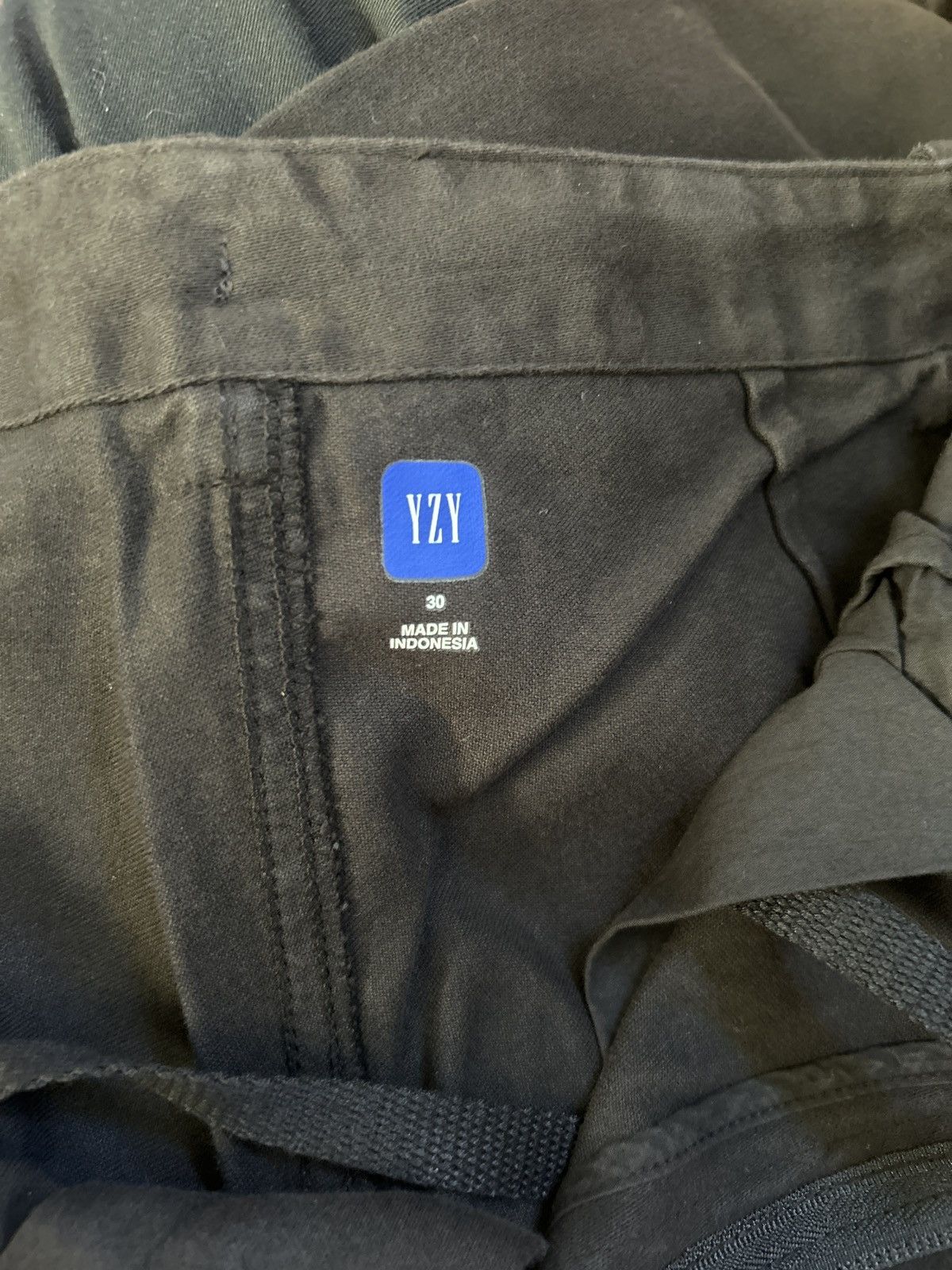 Balenciaga × Gap × Yeezy Yeezy Gap Sateen Cargo Pant Black Size US 30 / EU 46 - 2 Thumbnail