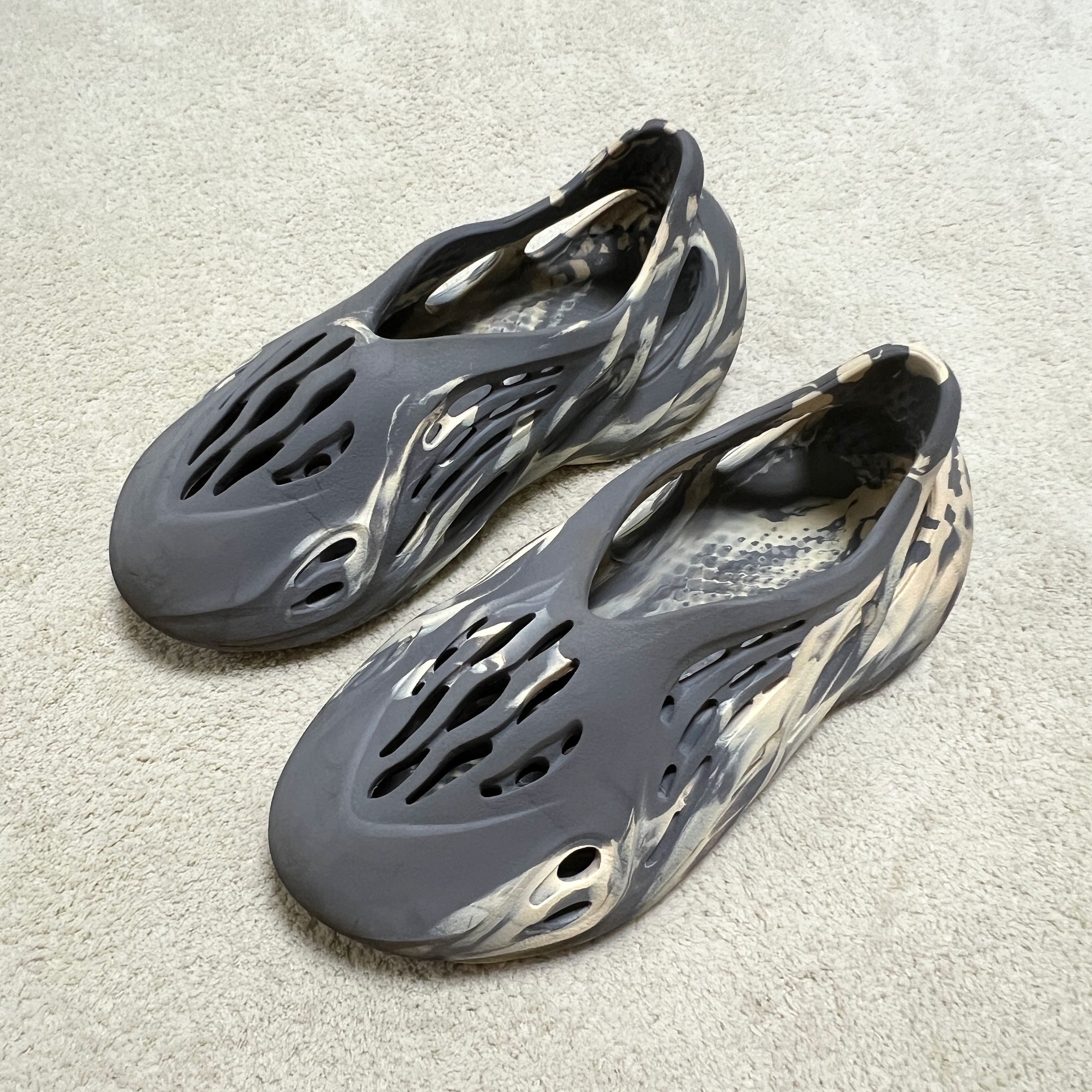 Adidas Yeezy Foam RNNR MXT Moon Gray (GV7904)