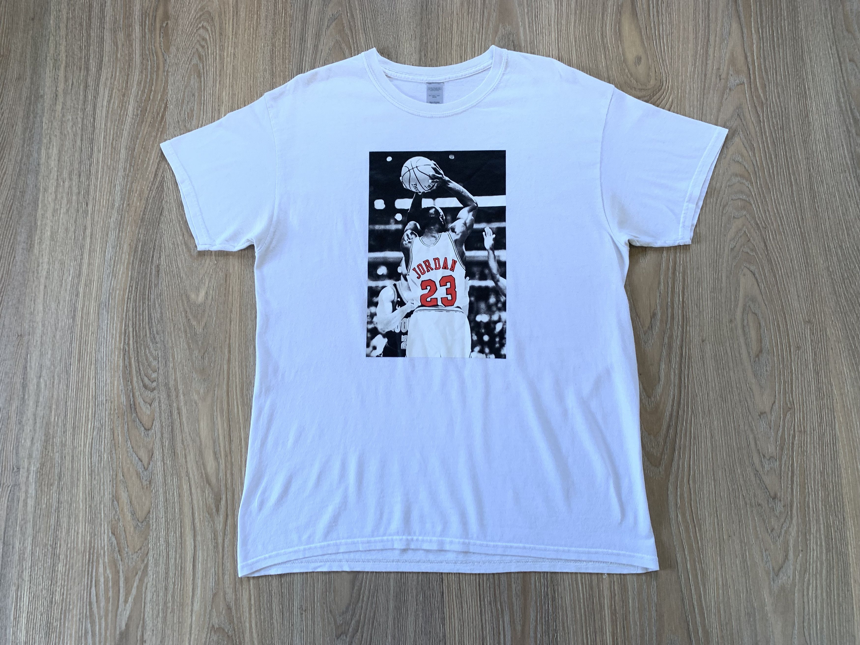 Gildan × NBA × Vintage Vintage Michael Jordan Chicago Bulls Big Print T-Shirt Size US L / EU 52-54 / 3 - 3 Thumbnail