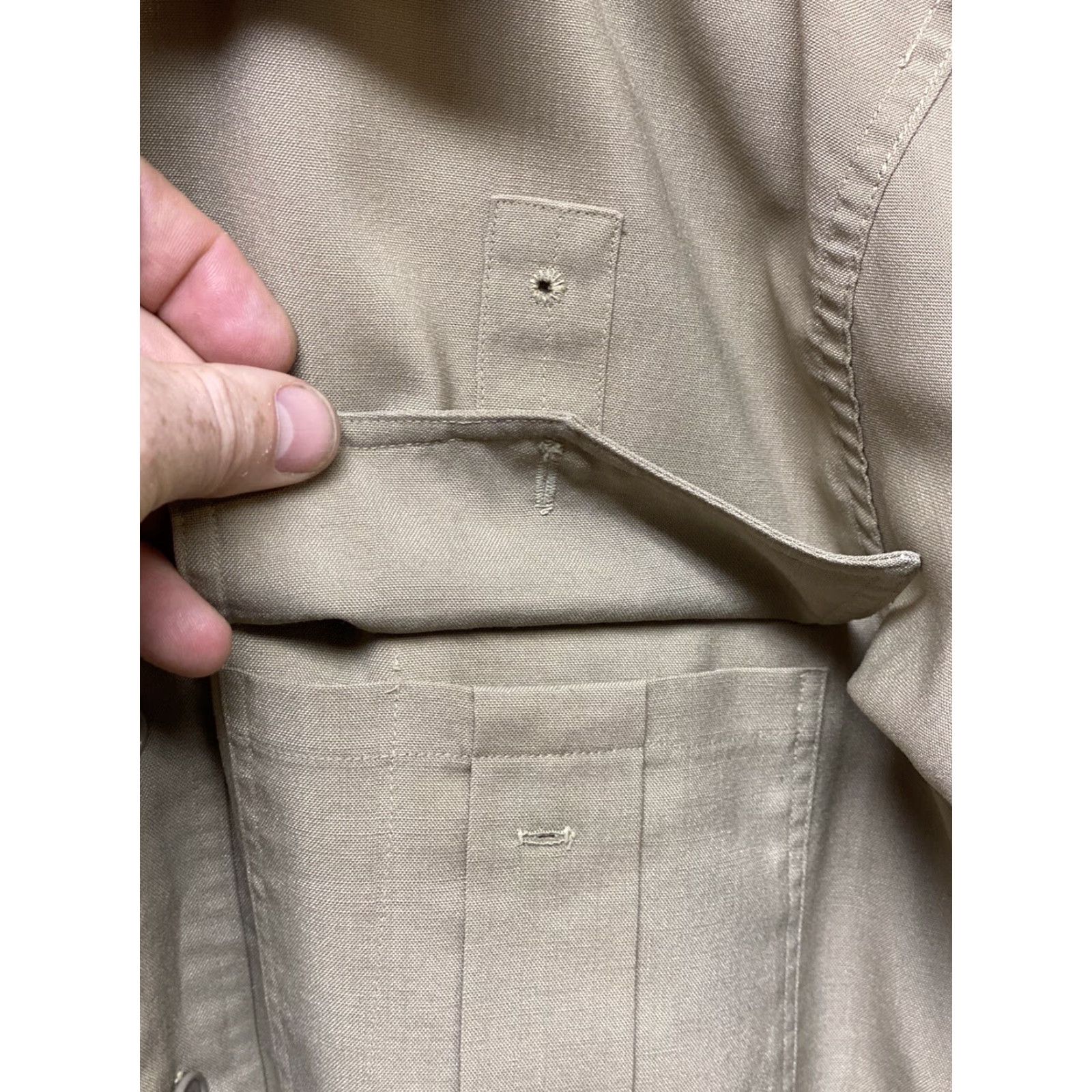 Vintage VINTAGE Elbeco Shirt Work Uniform Button Down Mens Tan Cop Top 16 34 16 Polyester Tan Workwear Mens Size US L / EU 52-54 / 3 - 5 Thumbnail
