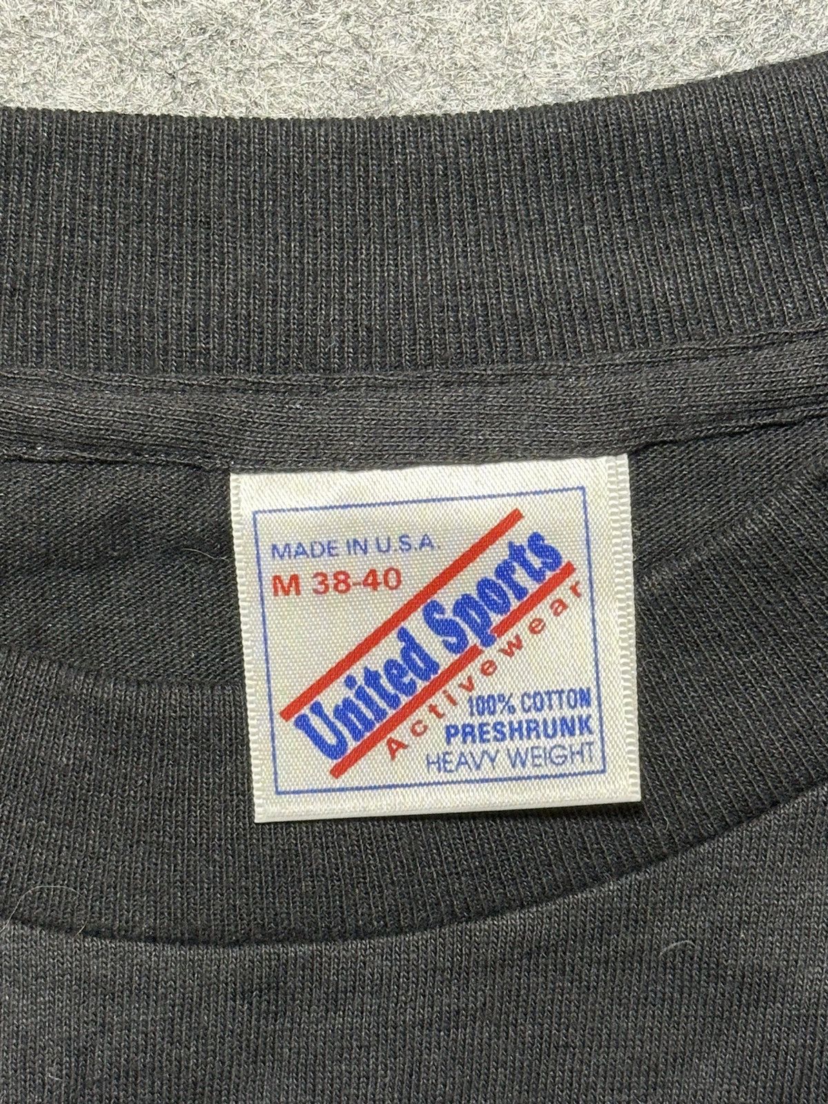 Vintage Vintage 90s black crewneck T-shirt a front pocket. Size US M / EU 48-50 / 2 - 9 Thumbnail
