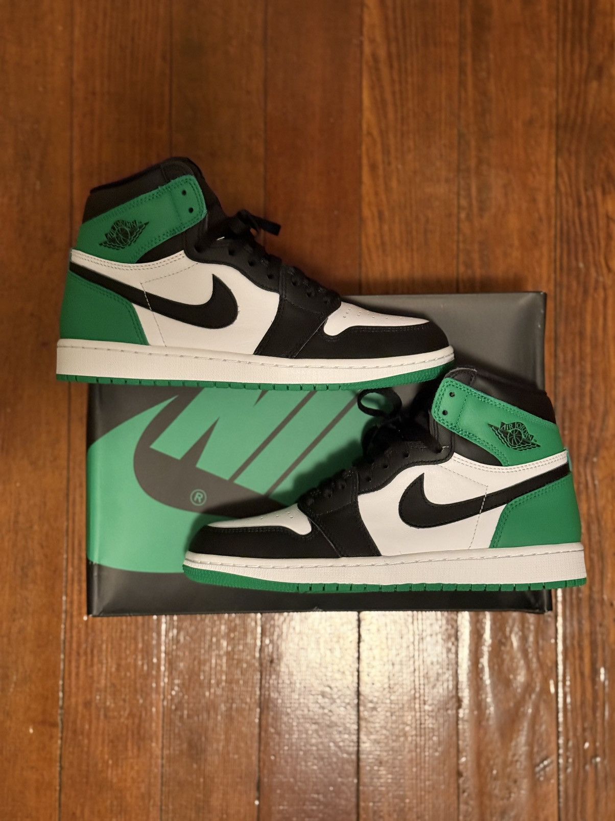 Air Jordan 1 Retro High OG Lucky Green