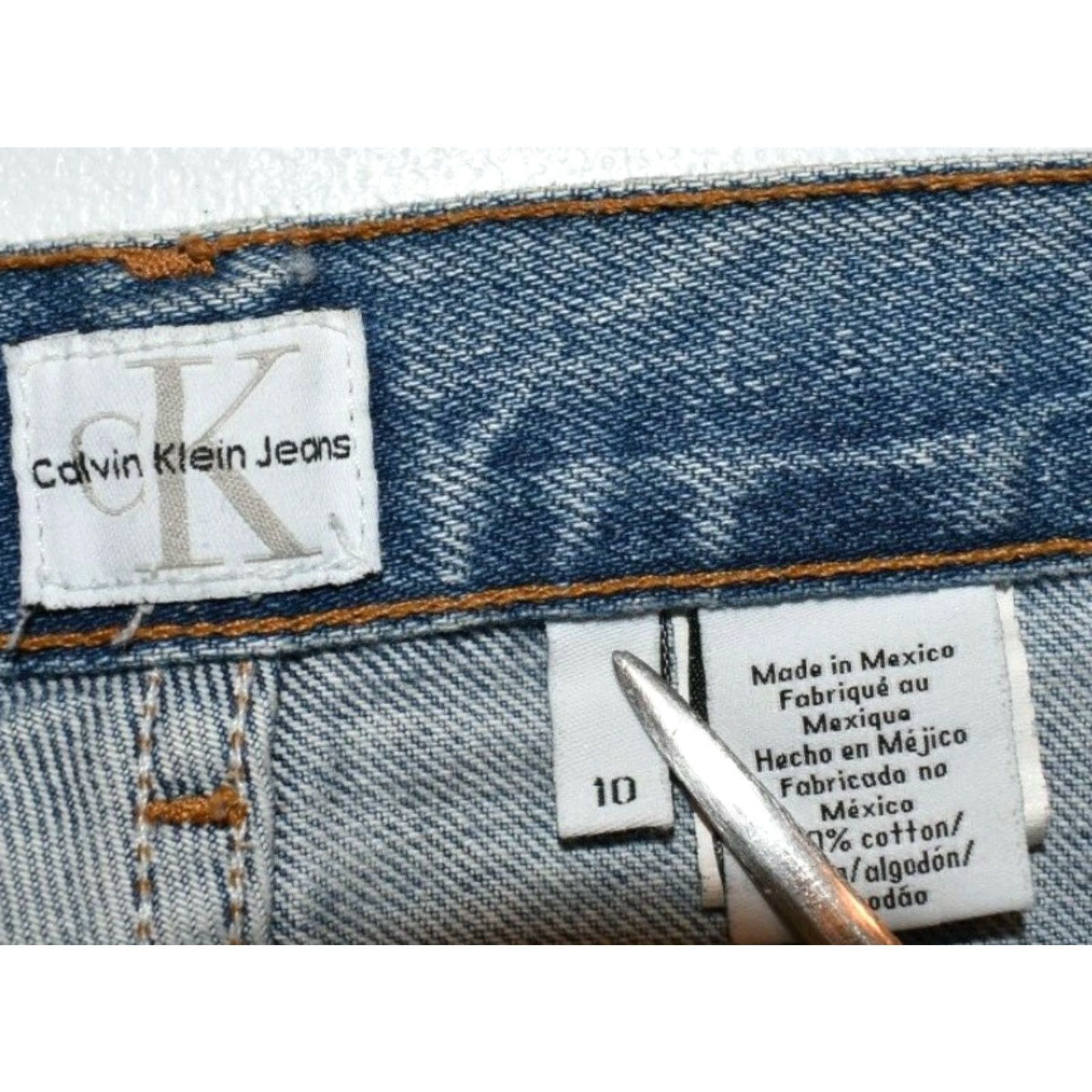 Calvin Klein VINTAGE Calvin Klein High Rise Mom Jeans Womens 31x31 31 IN Waist 31 Blue Denim 5-Pocket Womens Jeans Size 24" / US 00 / IT 34 - 4 Thumbnail