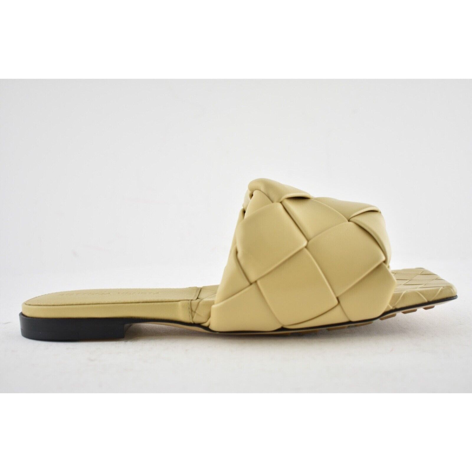 Bottega Veneta Bottega Veneta Lido Flat Slides Cane Sugar Beige Intrecciato Size US 10 / IT 40 - 2 Thumbnail