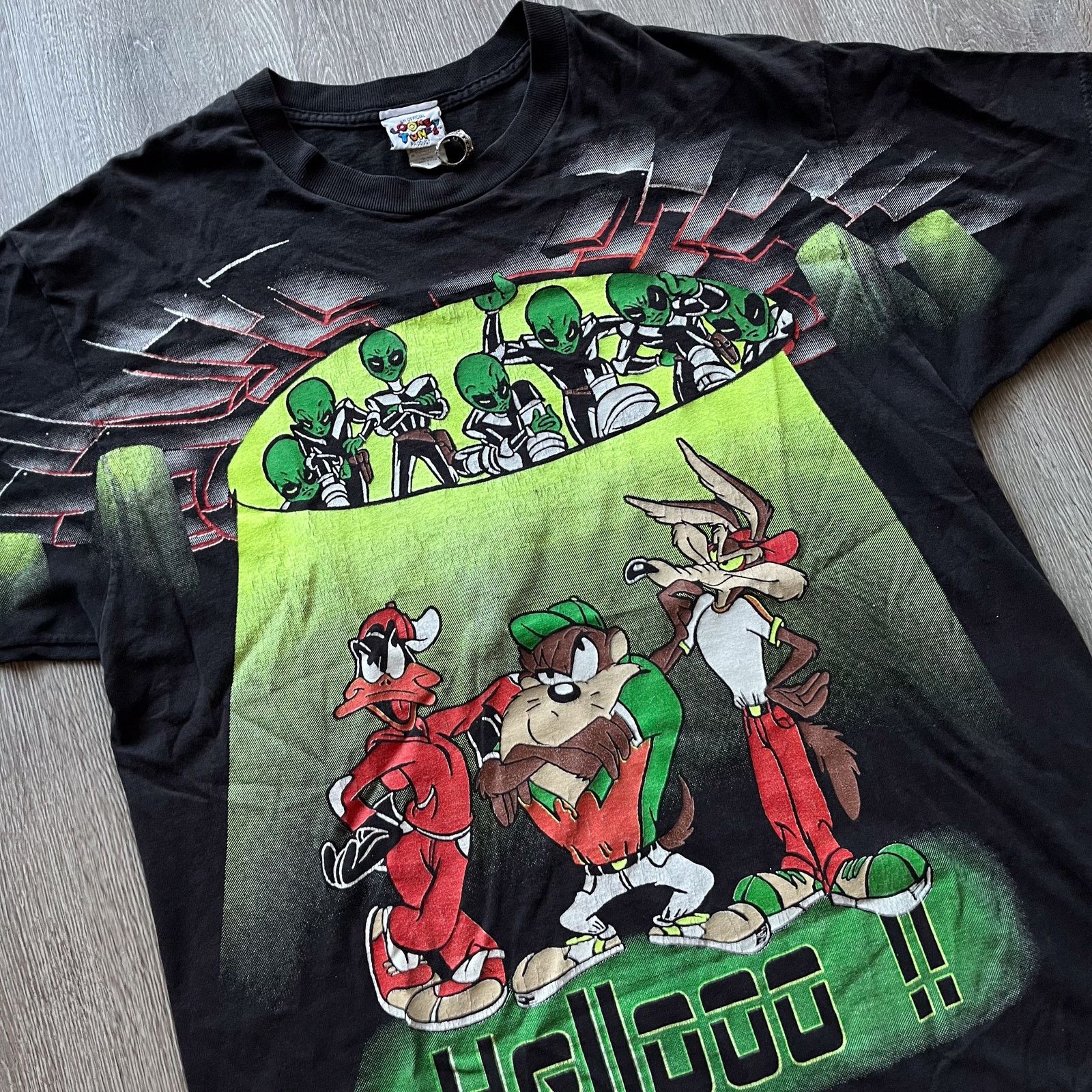 Vintage Vintage 90s Looney Tunes UFO Alien All Over Print T Shirt Size US L / EU 52-54 / 3 - 3 Thumbnail