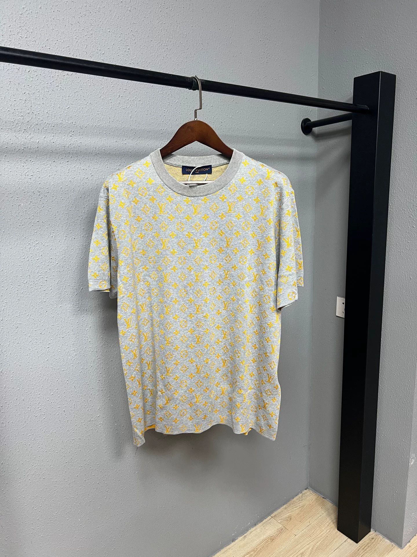 Louis Vuitton louis vuitton knit short sleeve shirt Size US XL / EU 56 / 4 - 1 Thumbnail