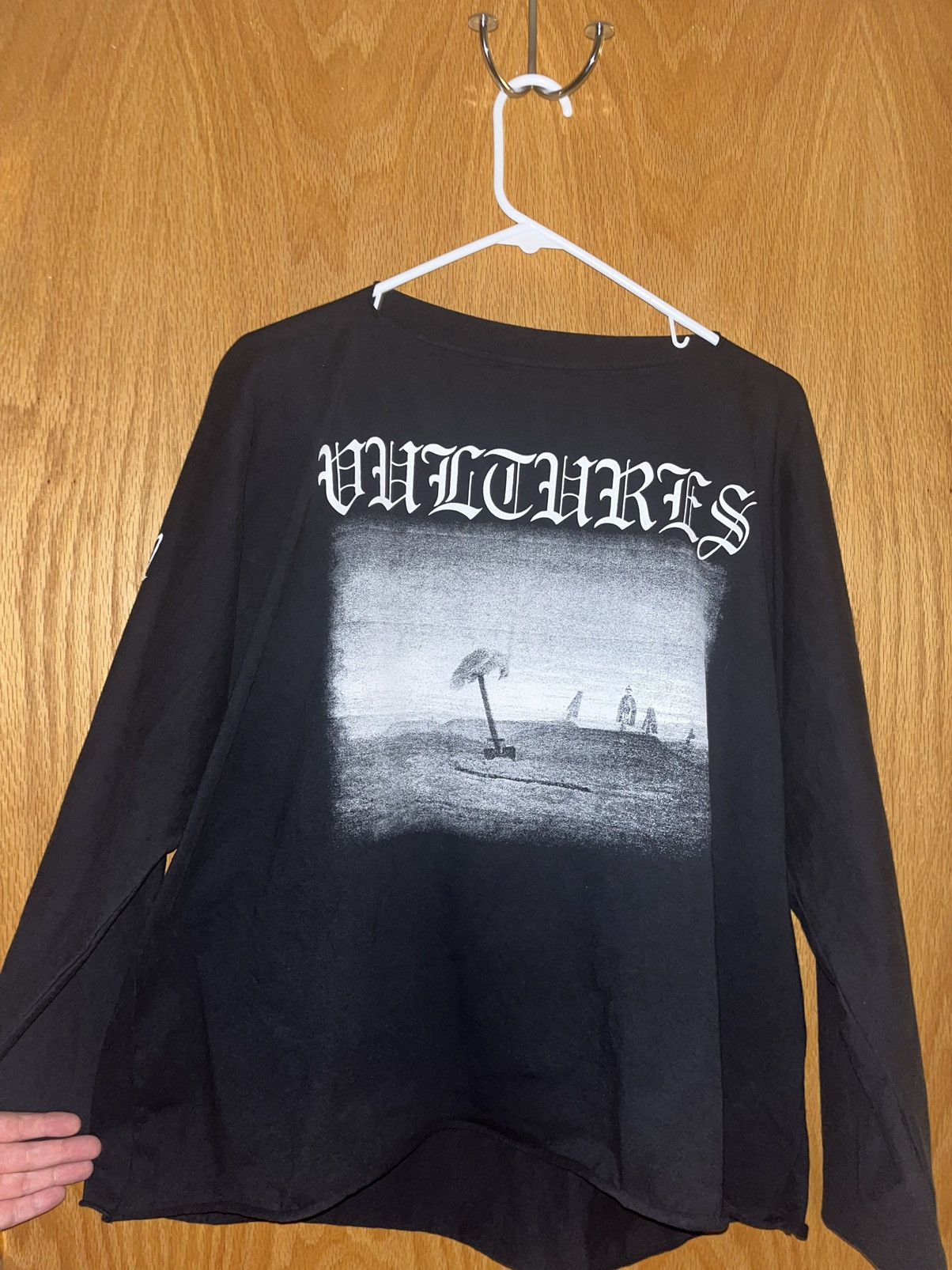 Kanye West × Yeezy Vultures LONG SLEEVE SIZE 1 Fits S-M Size US M / EU 48-50 / 2 - 1 Thumbnail