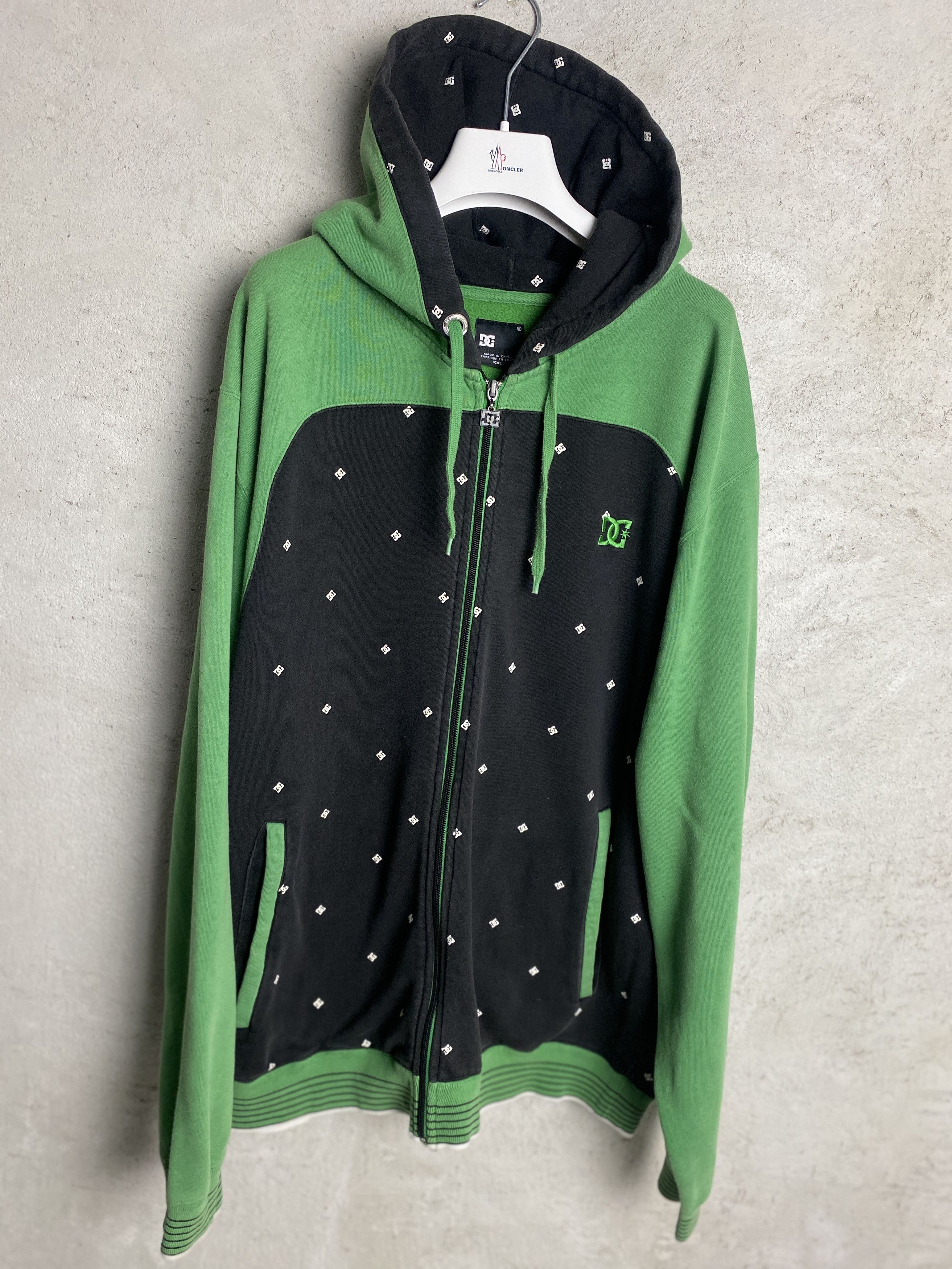 DC DC all over printed zip-up hoodie skate rap y2k 00s Size US XXL / EU 58 / 5 - 1 Thumbnail
