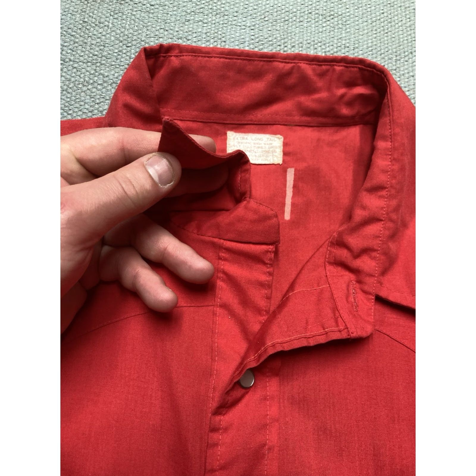Vintage VINTAGE Pearl snap western shirt long sleeve extra long tails red dagger large Shirt Mens L Red western long sleeve snap Size US L / EU 52-54 / 3 - 4 Thumbnail