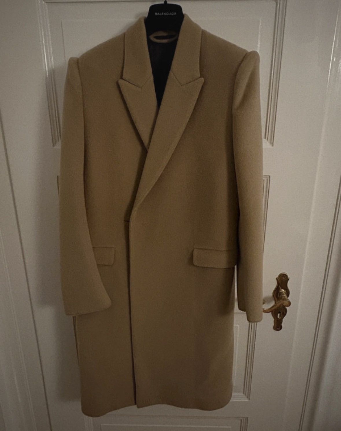 Balenciaga W19 extended shoulder coat Size US S / EU 44-46 / 1 - 2 Thumbnail